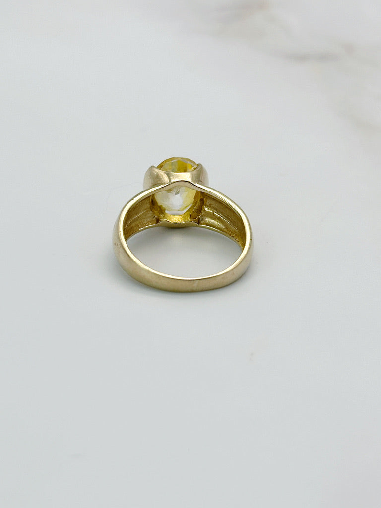 Vintage ring with sapphire