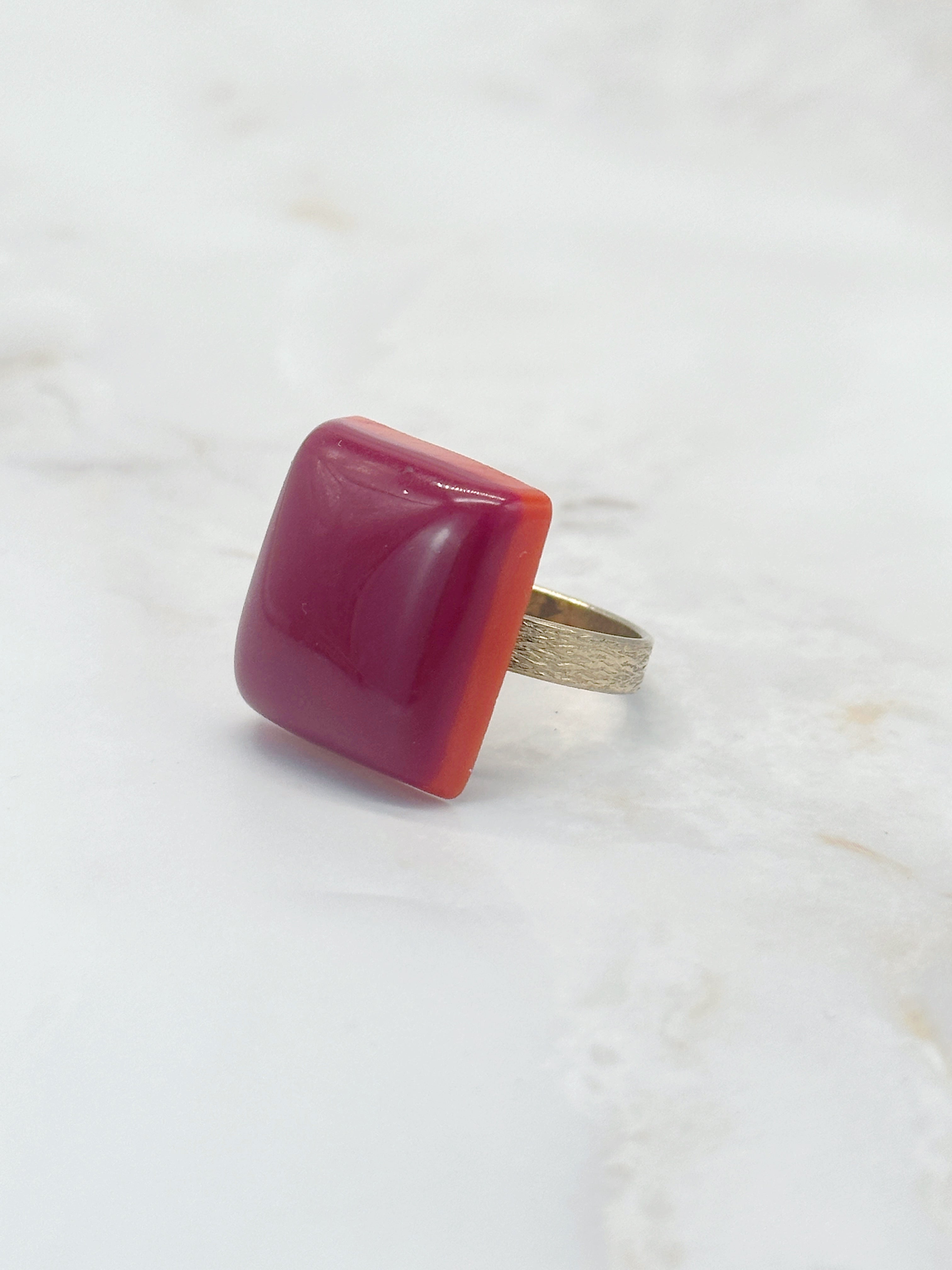 Großer 70er Jahre Ring aus Resin in Pink & Orange