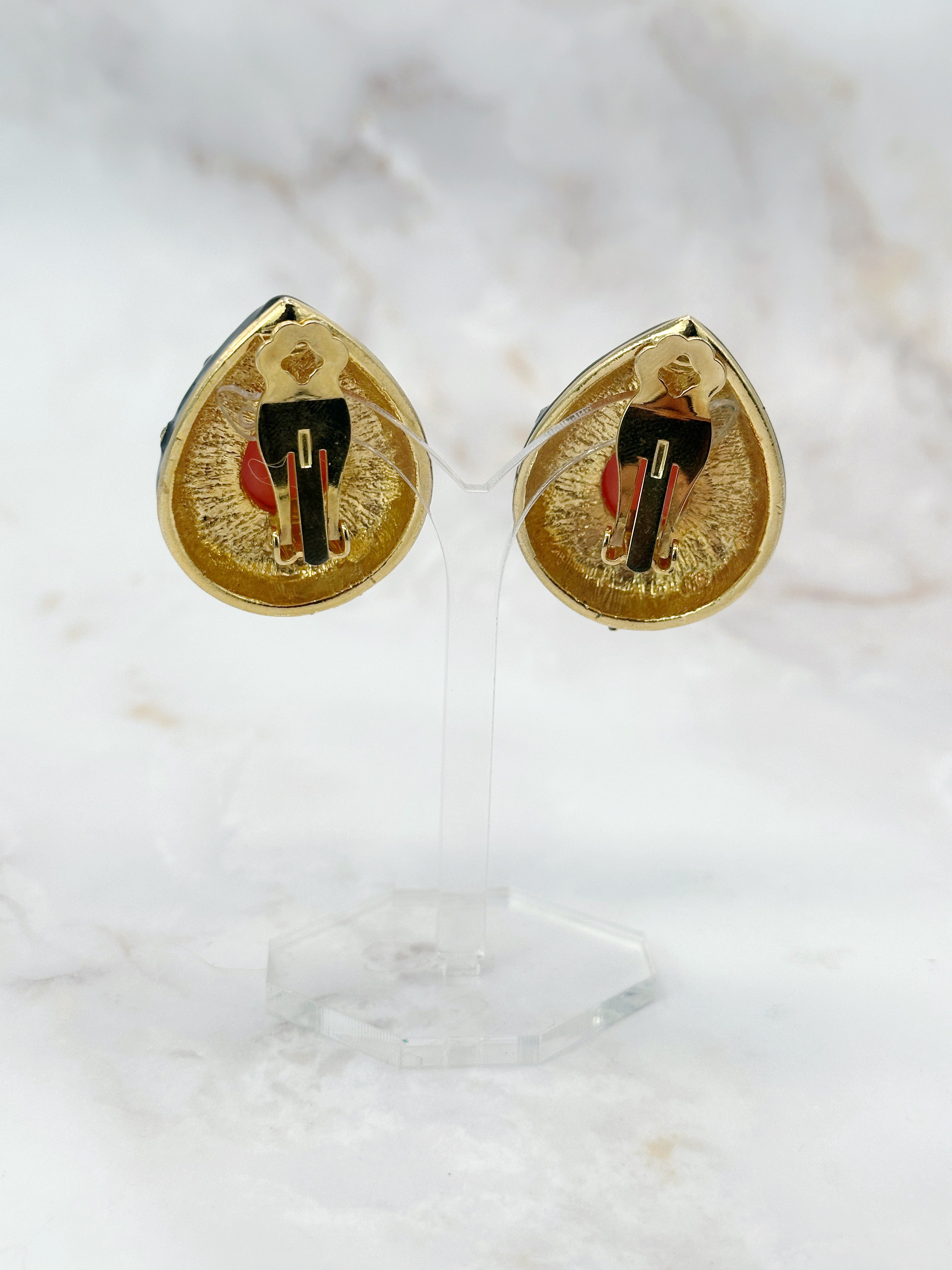 Signierte Craft Vintage Ohrclips in Tropfenform mit Korallen-Optik