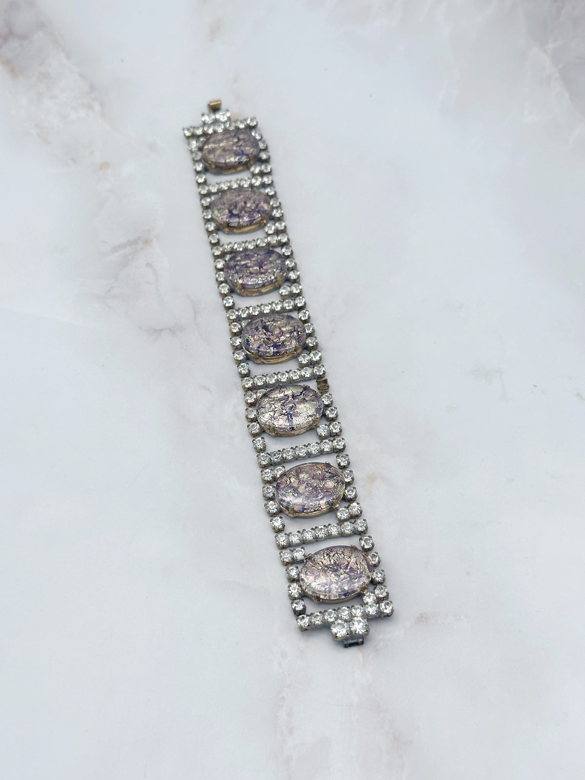 Gablonzer Vintage Armband mit changierenden violett-goldenen Glaskristallen