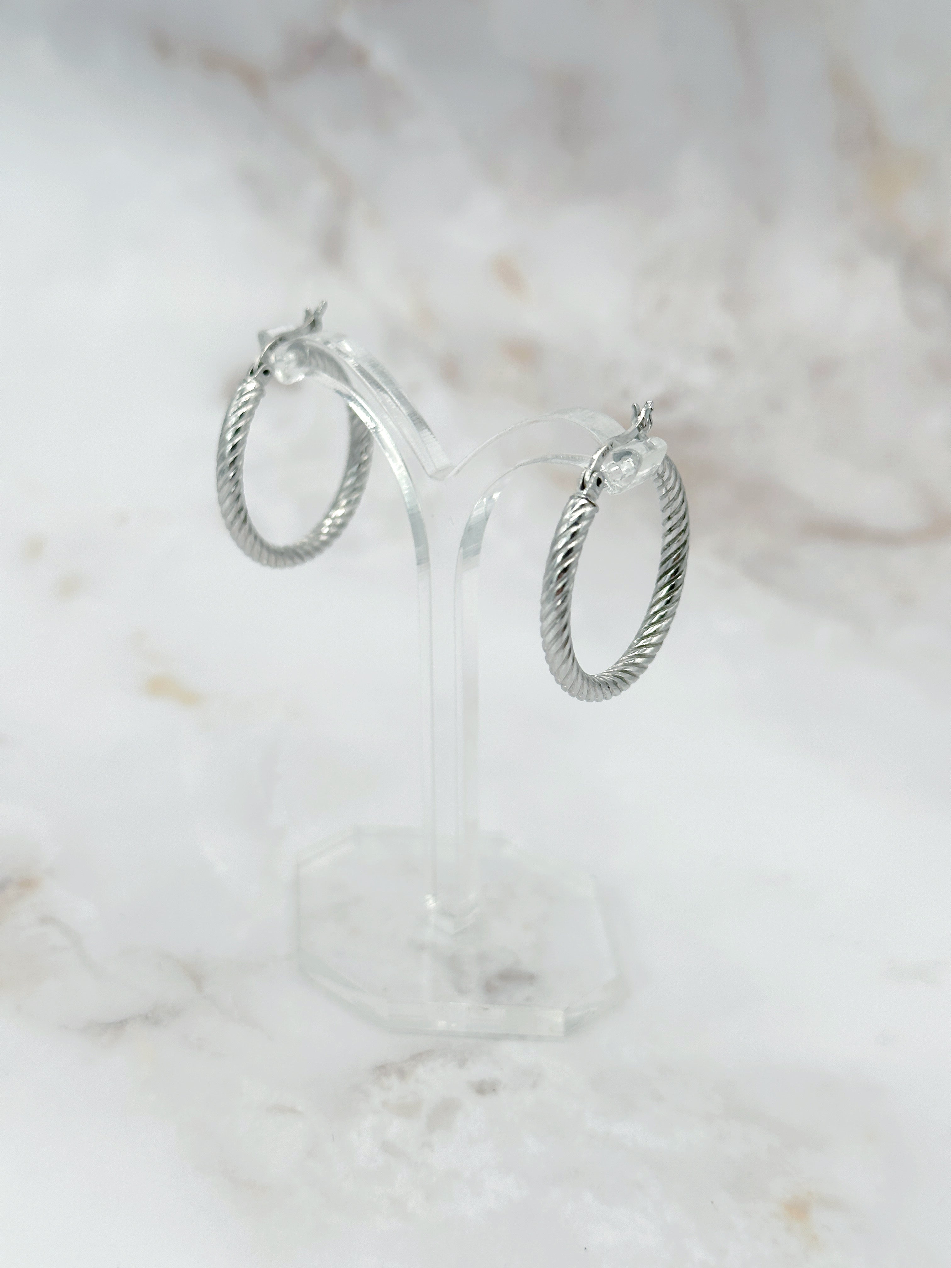 Klassische Creolen aus 925 Sterling Silber mit gedrehtem Muster