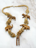 Vintage Holz-Halskette mit afrikanischen Tiermotiven im Safari-Look