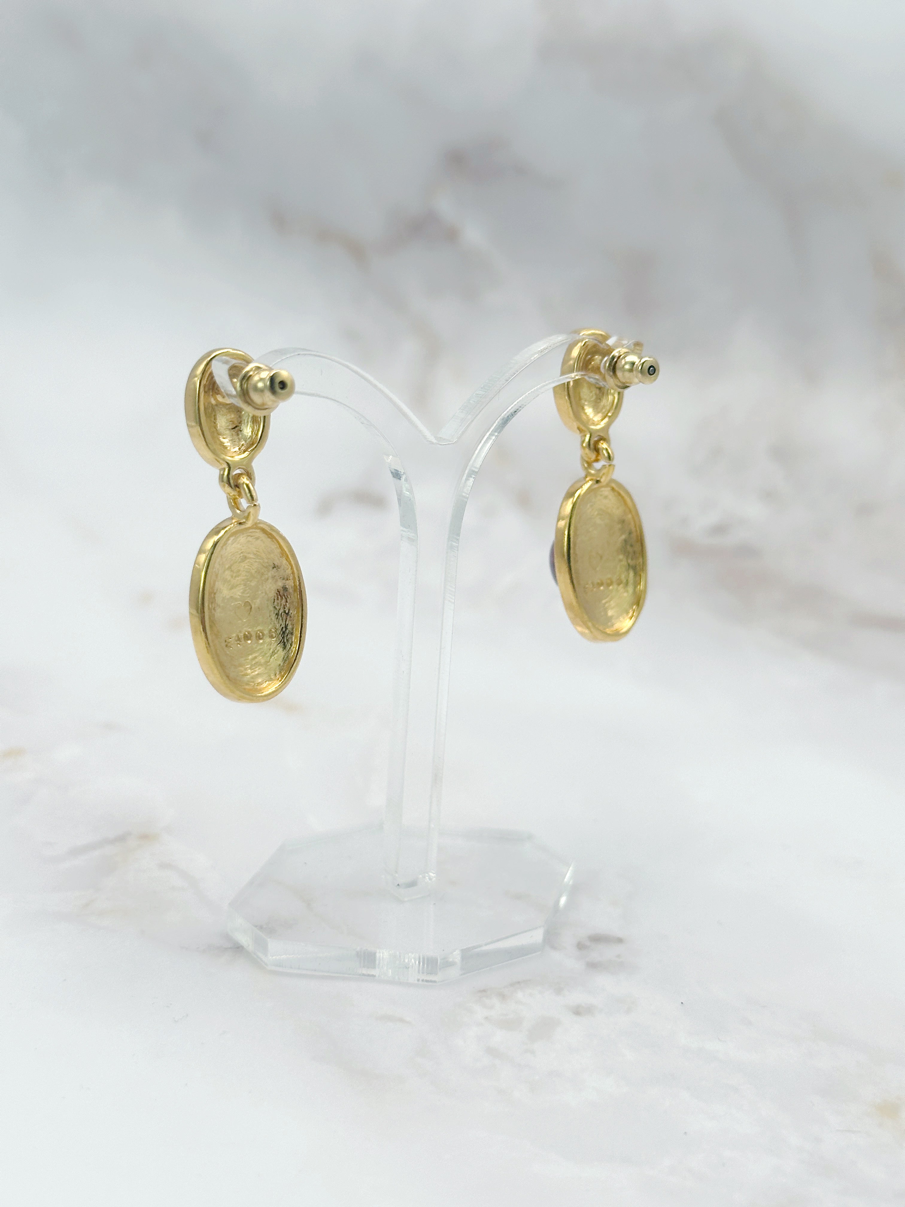 Signierte Vintage Sphinx Ohrgehänge mit violettem Glascabochon