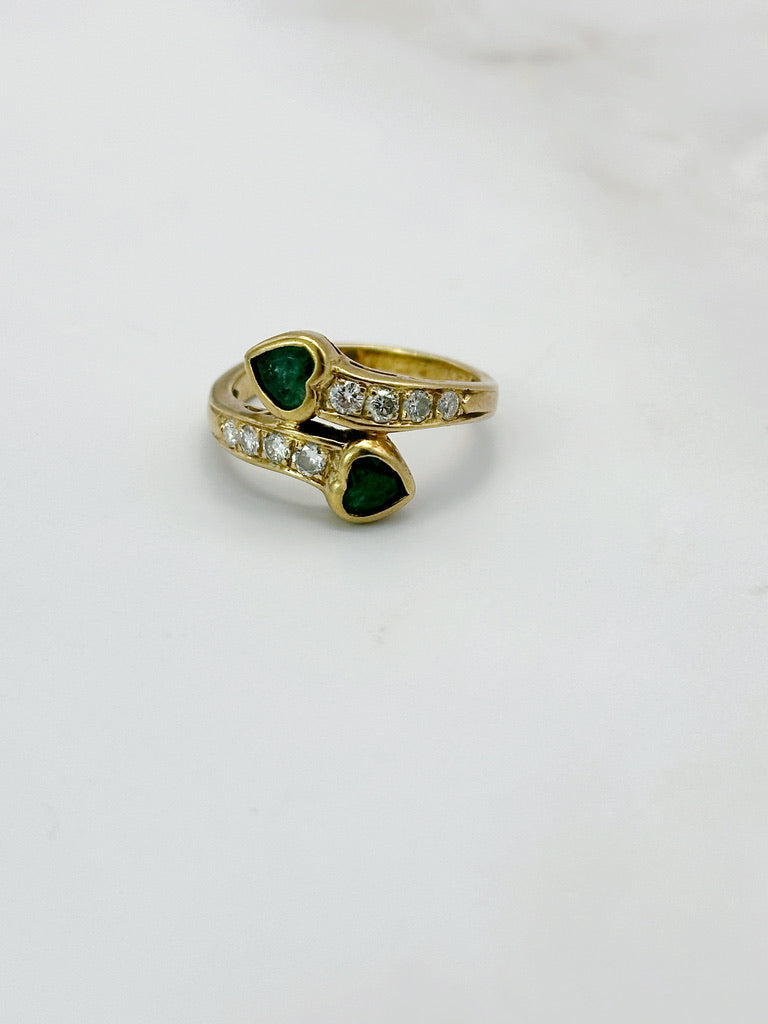 Vintage Ring mit Smaragden im Herzschliff