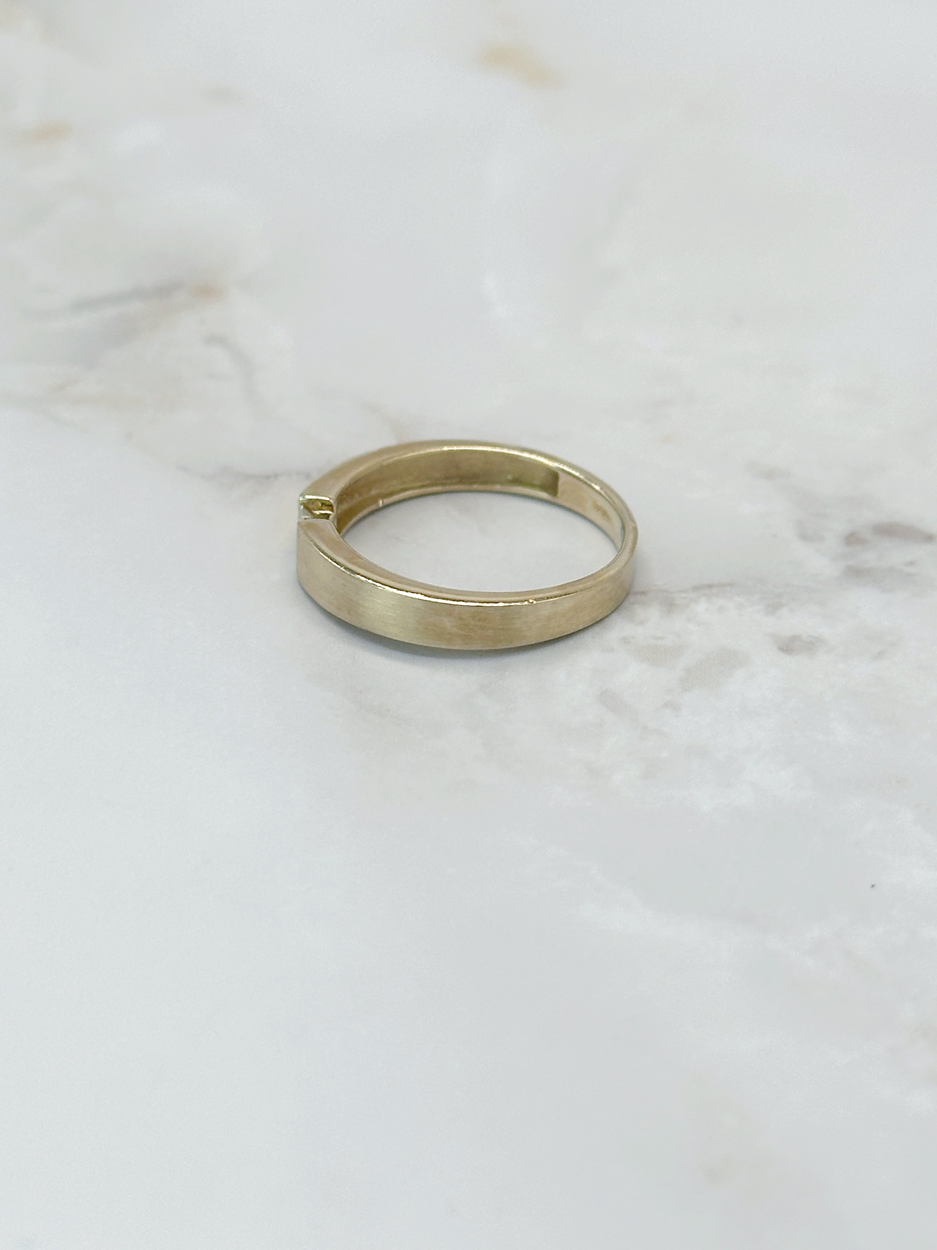 Moderner Solitär Ring mit eckigem Diamant Princess Cut