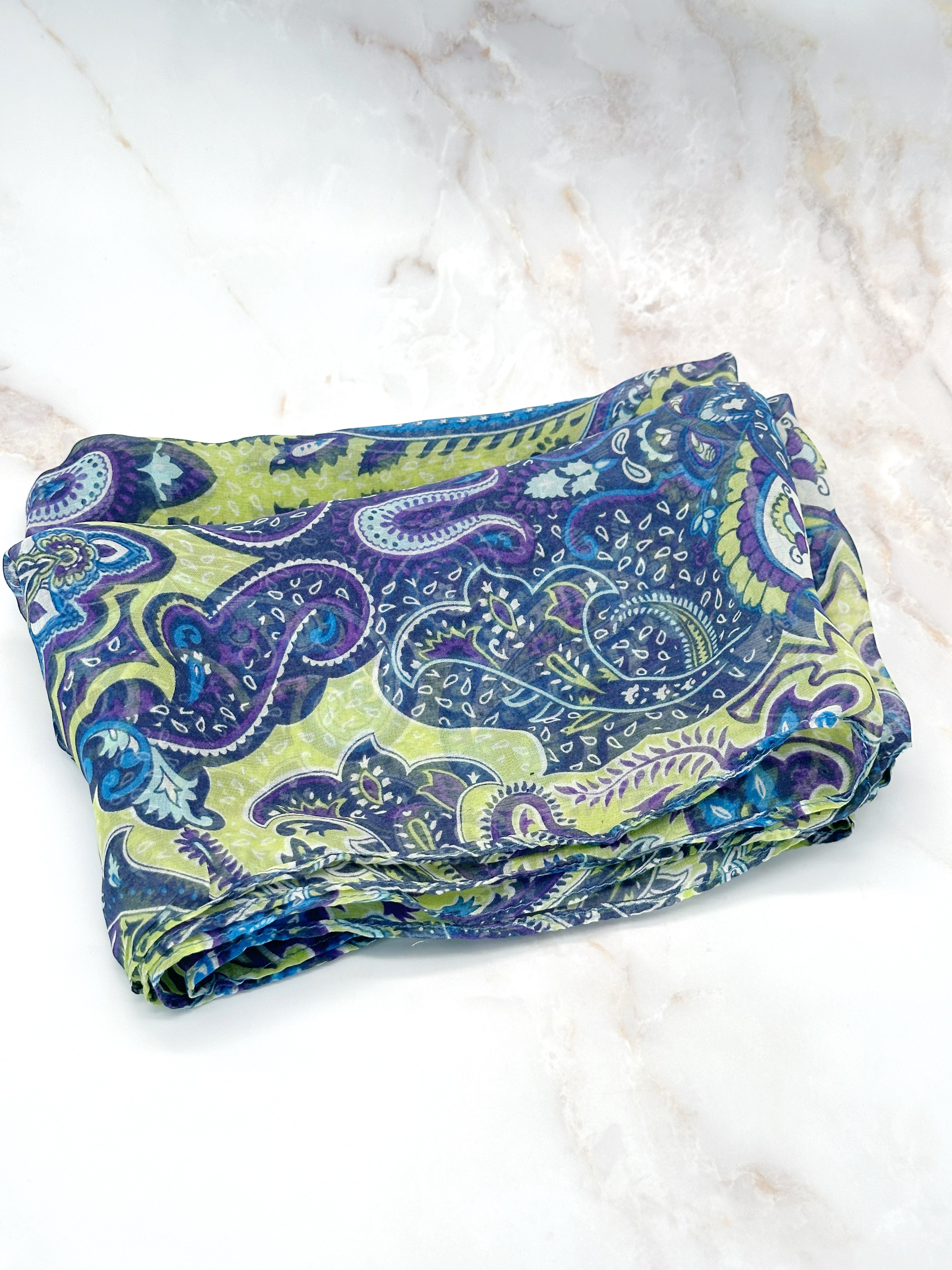 Seidenschal mit Paisleymuster in Violett, Limettengrün und Blau