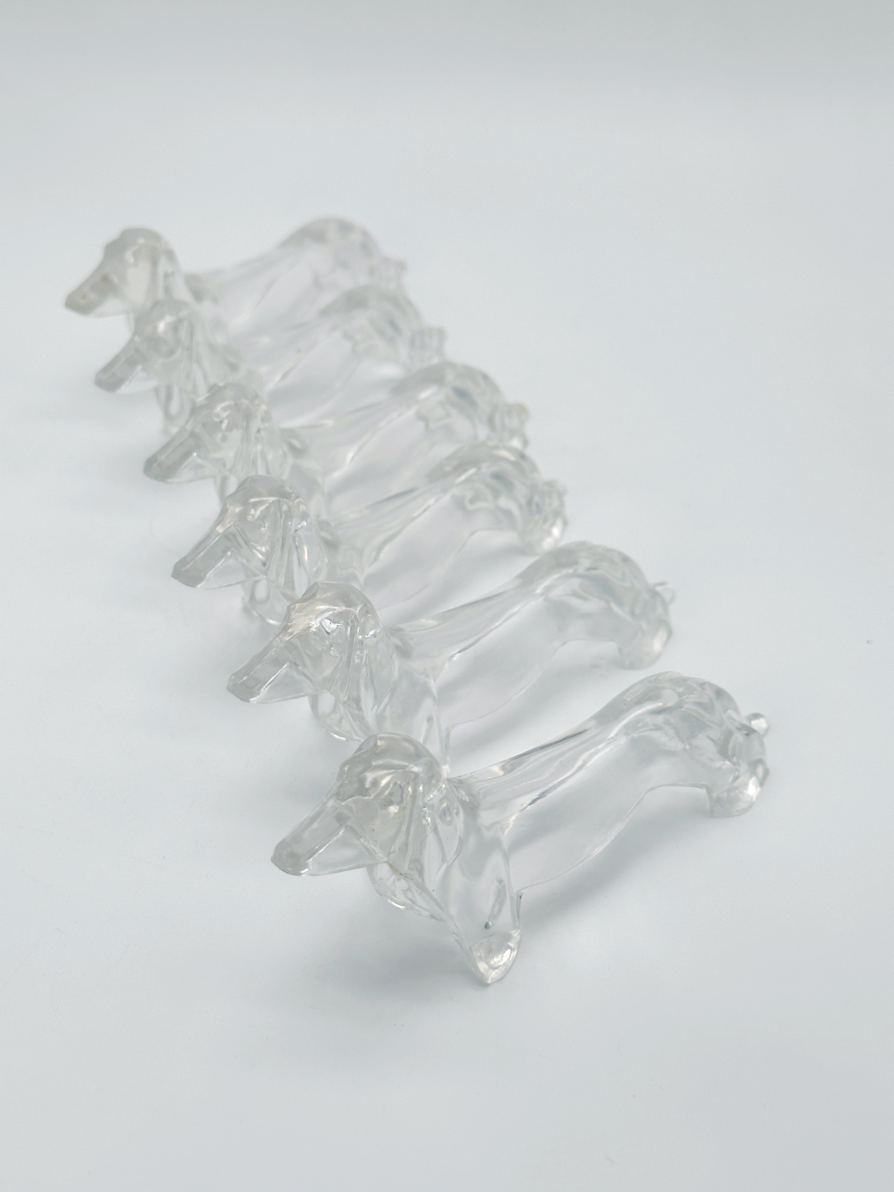 Set aus 6 Plexiglas Messerbänkchen Dackel