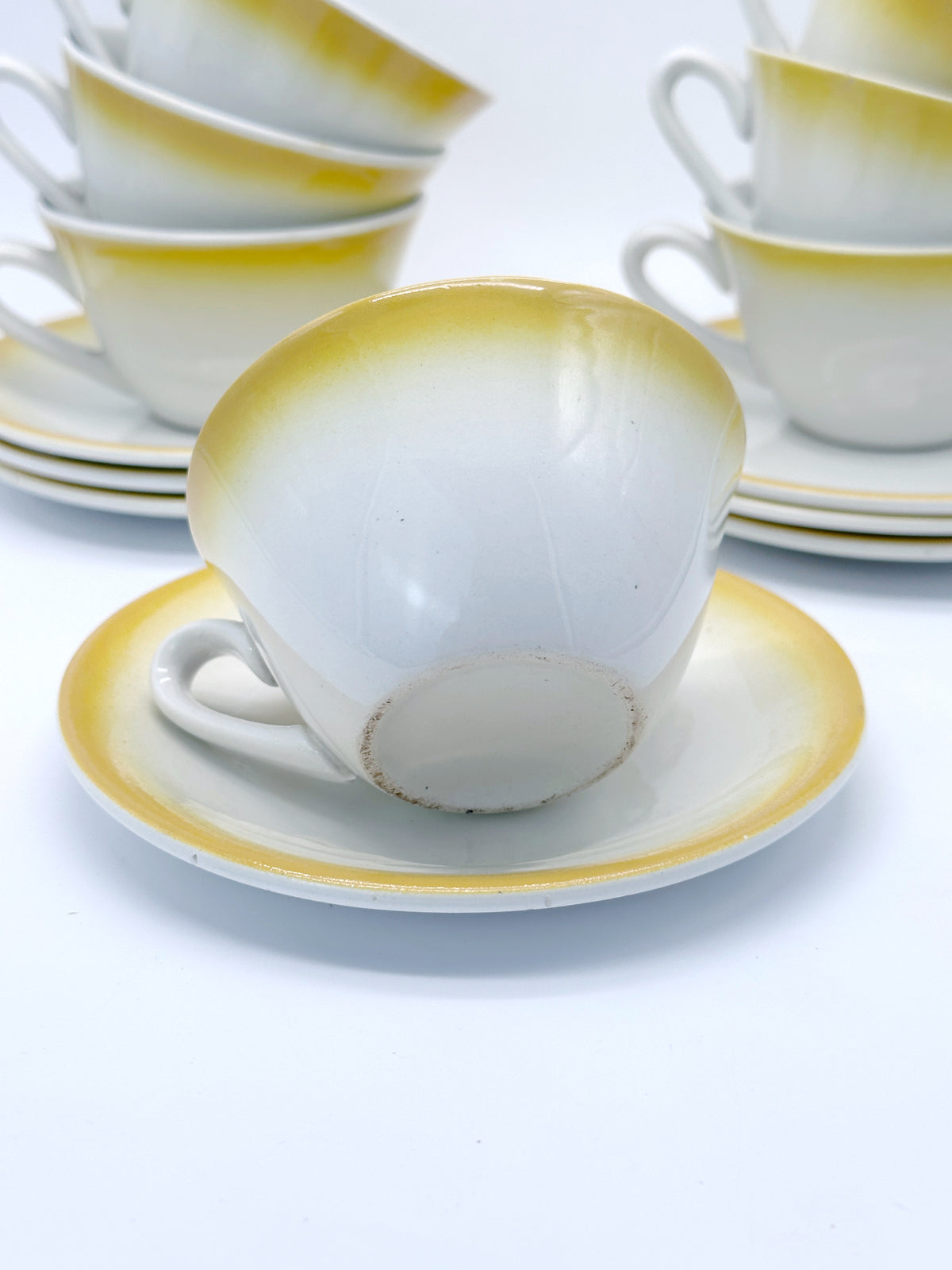 Gelbe Kaffeetassen aus Keramik – 7er-Set mit Untertassen