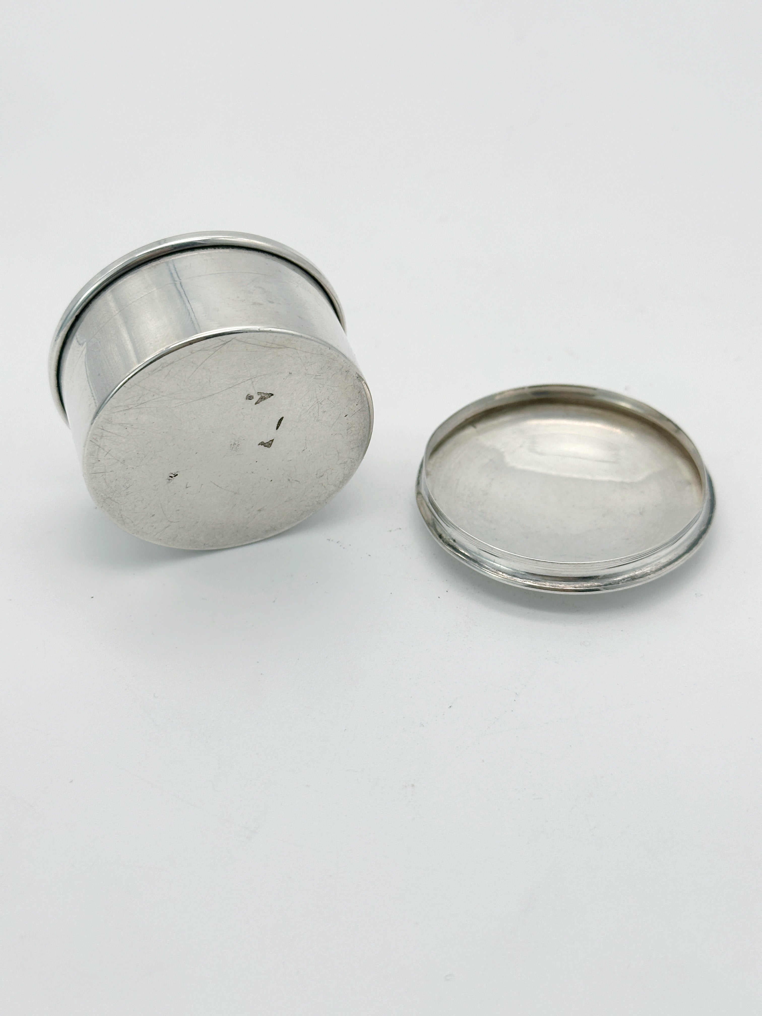 Pillendose aus Silber