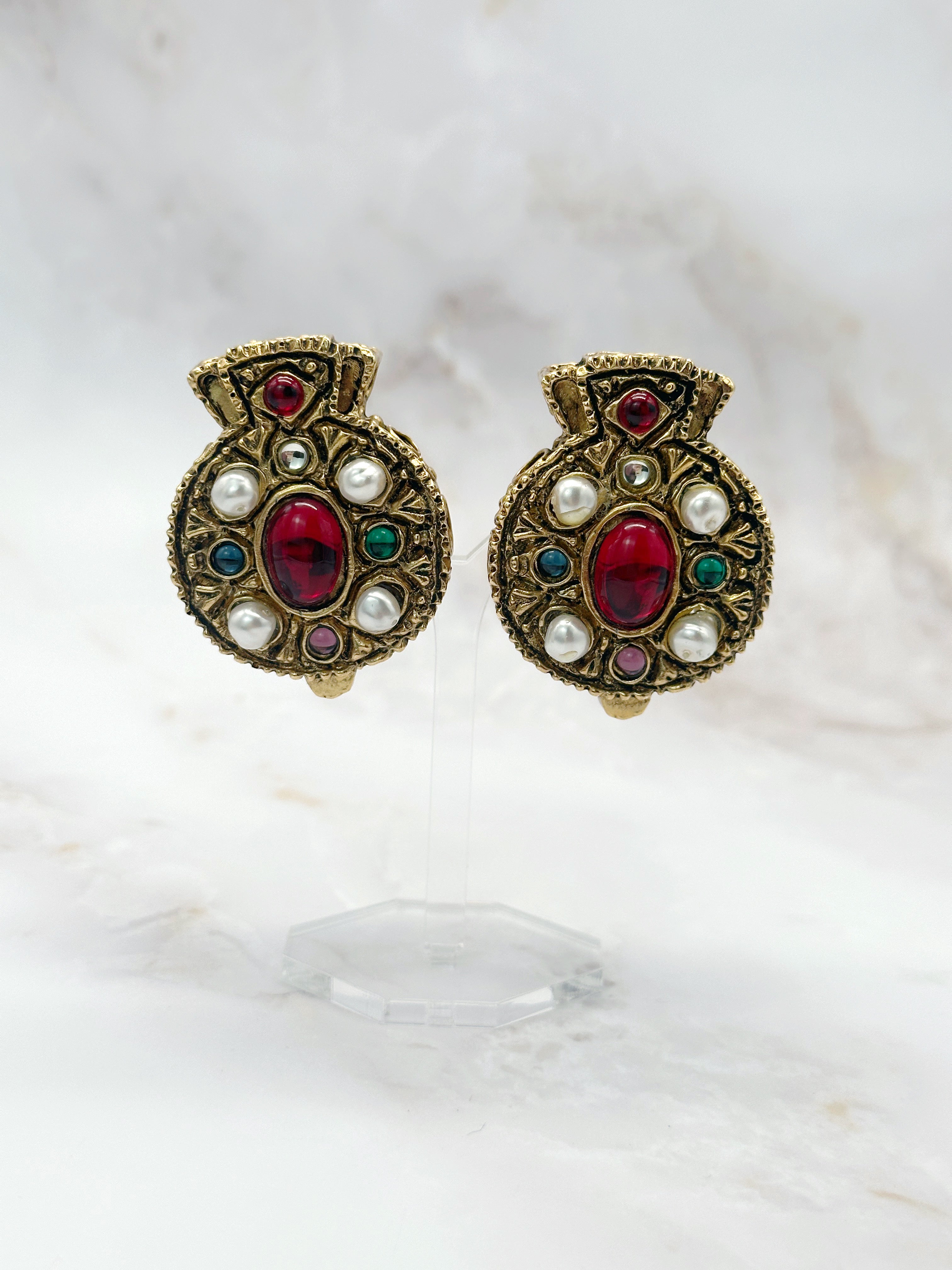 Elegante Vintage Ohrclips mit Kunstperlen und Glascabochons