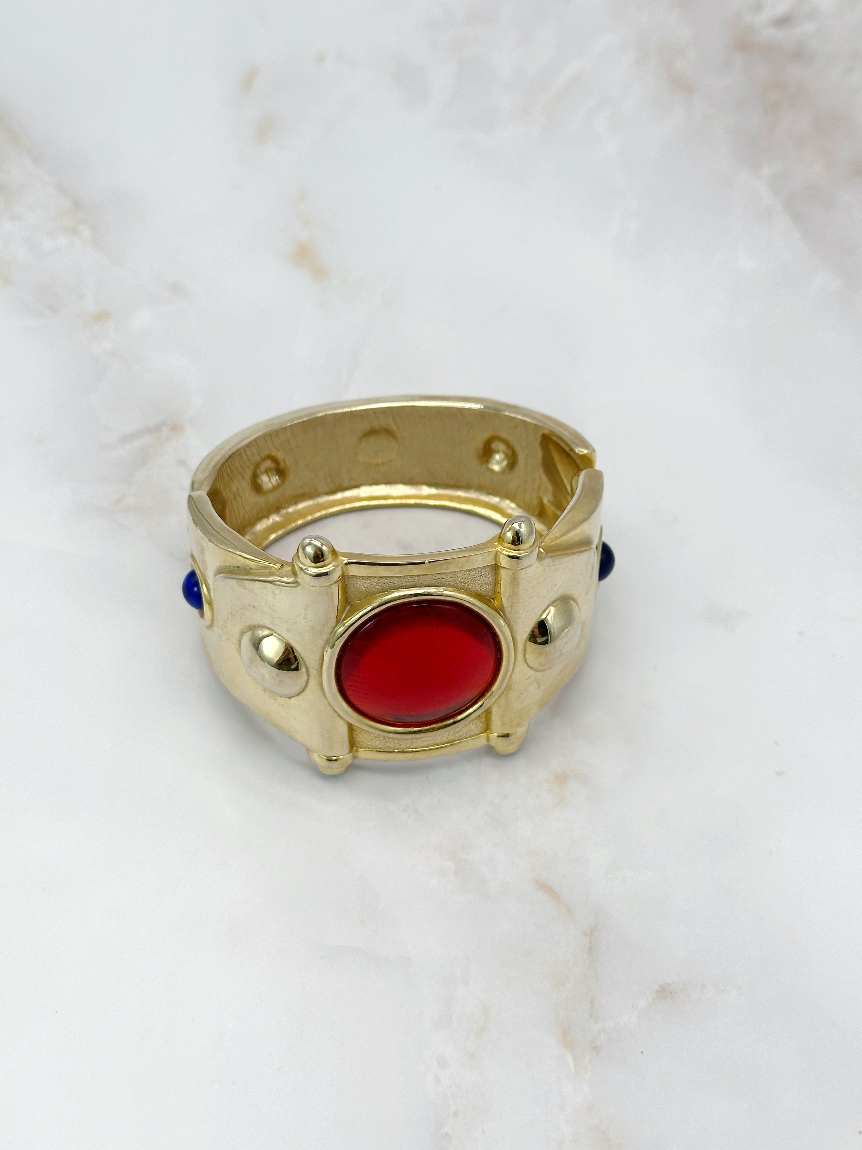 Massive 80er Jahre Armspange mit bunten Glassteinen