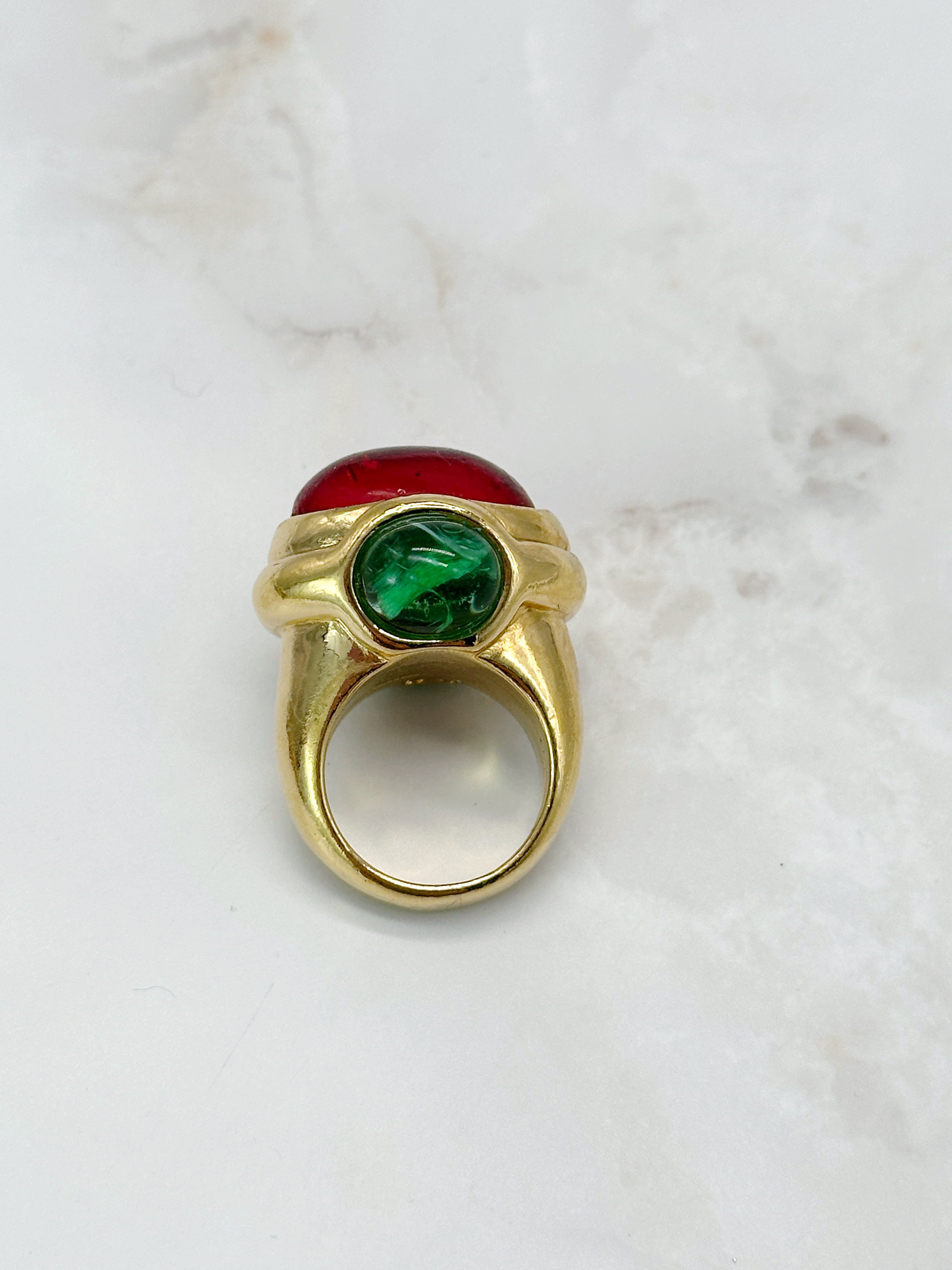 Opulent vintage ring Etruscan style ruby ​​red &amp; emerald green