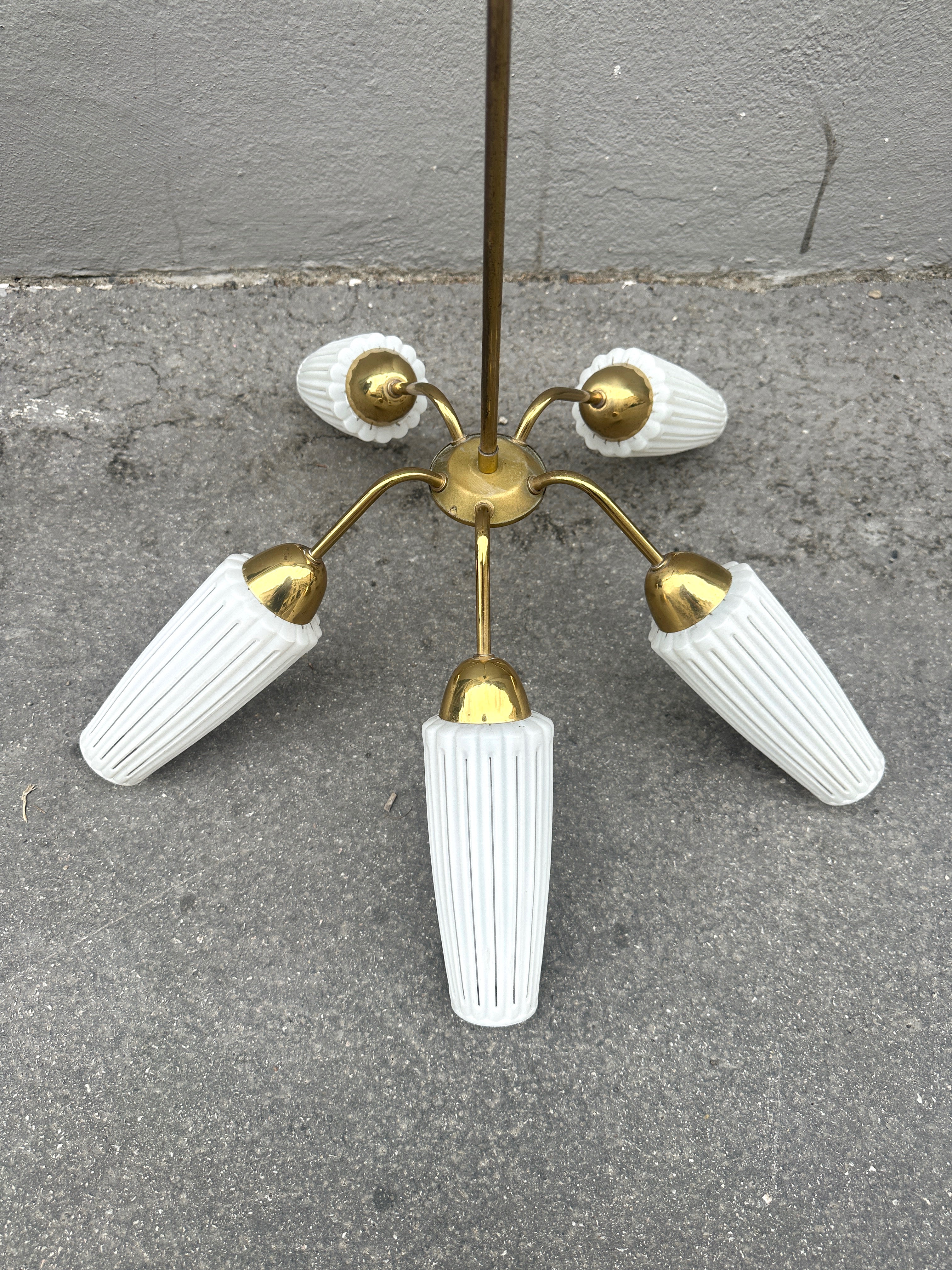 Mid-Century Luster um 1950 mit gerillten Glasschirmen