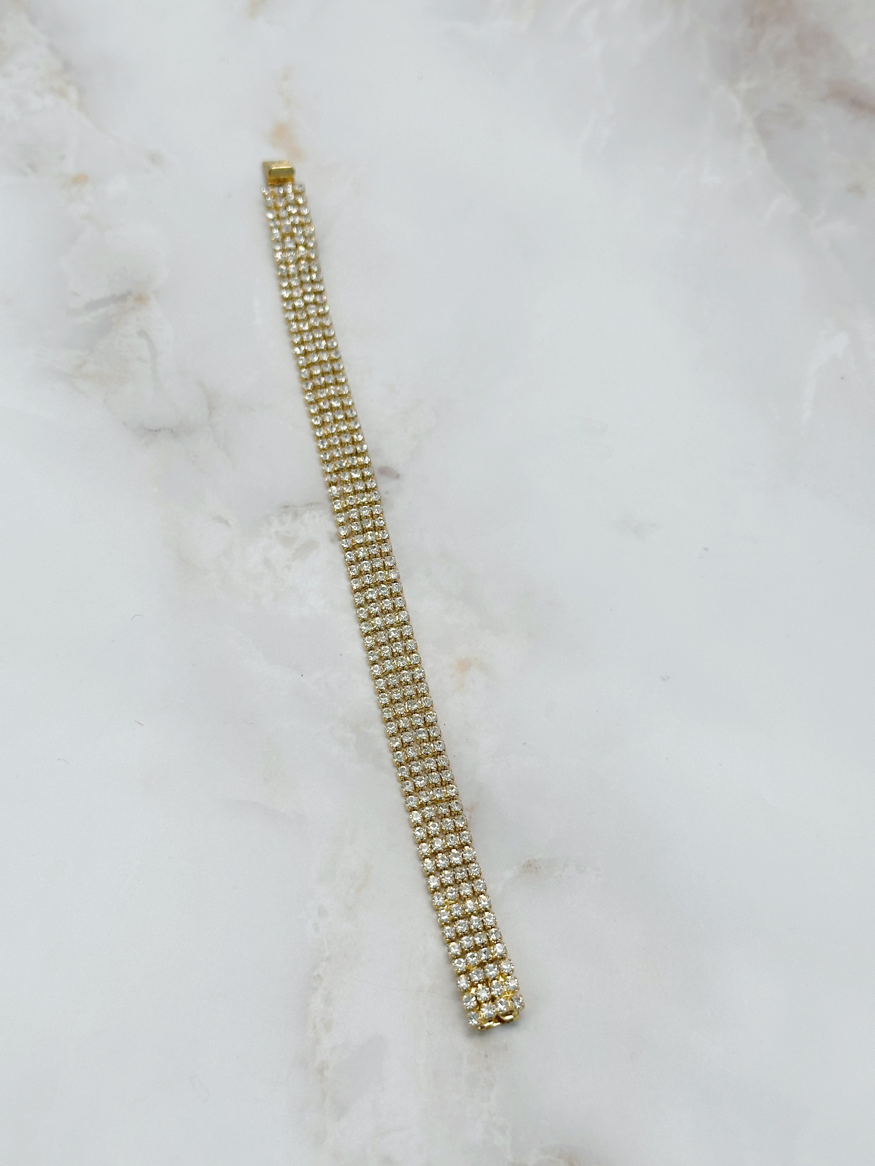 Vergoldetes Vintage Armband mit vier Reihen feinem Strass