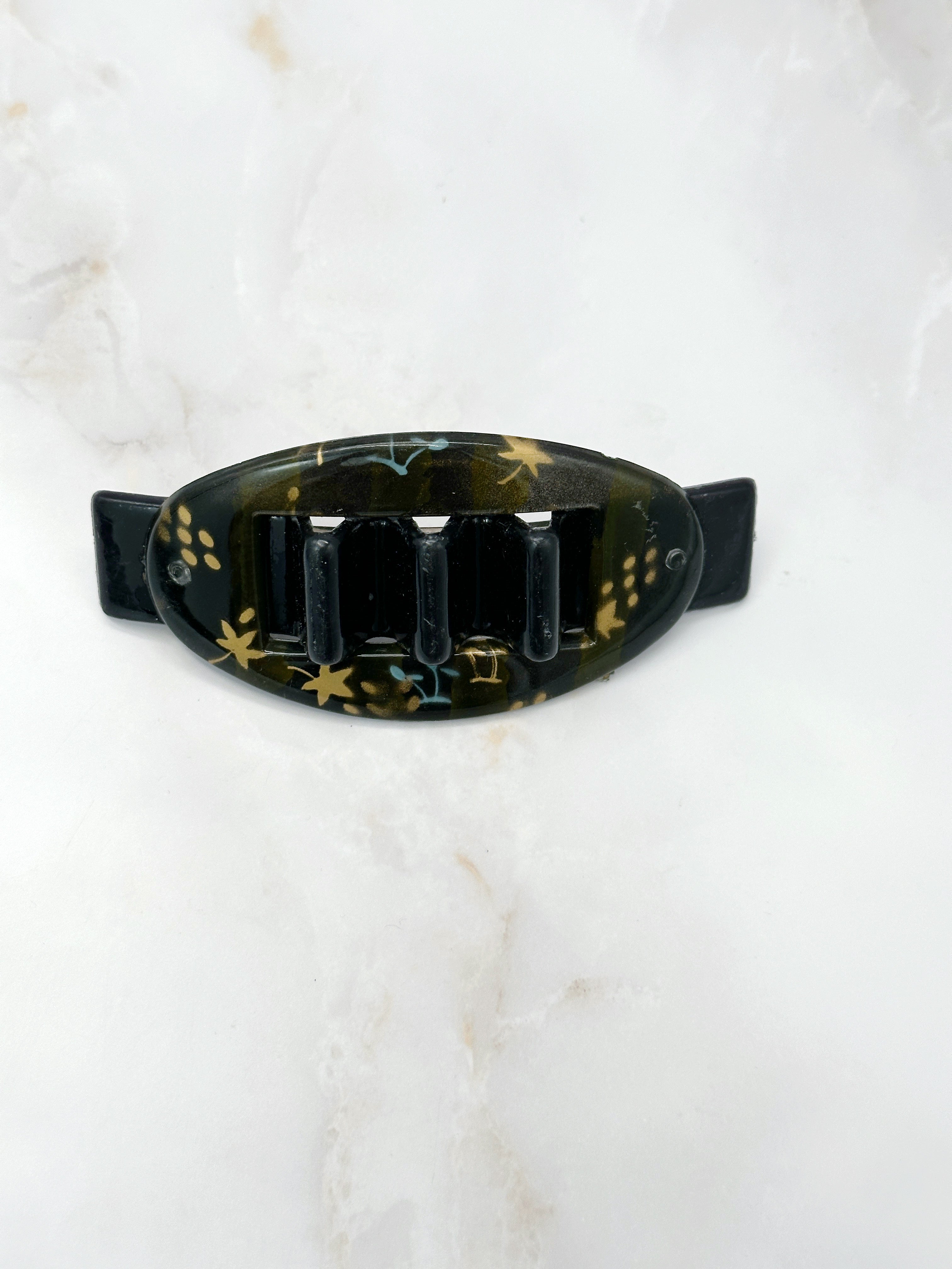 Elegant vintage hair clip oval with gold accent
