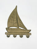 Schlüsselbrett aus Messing in Segelbootform