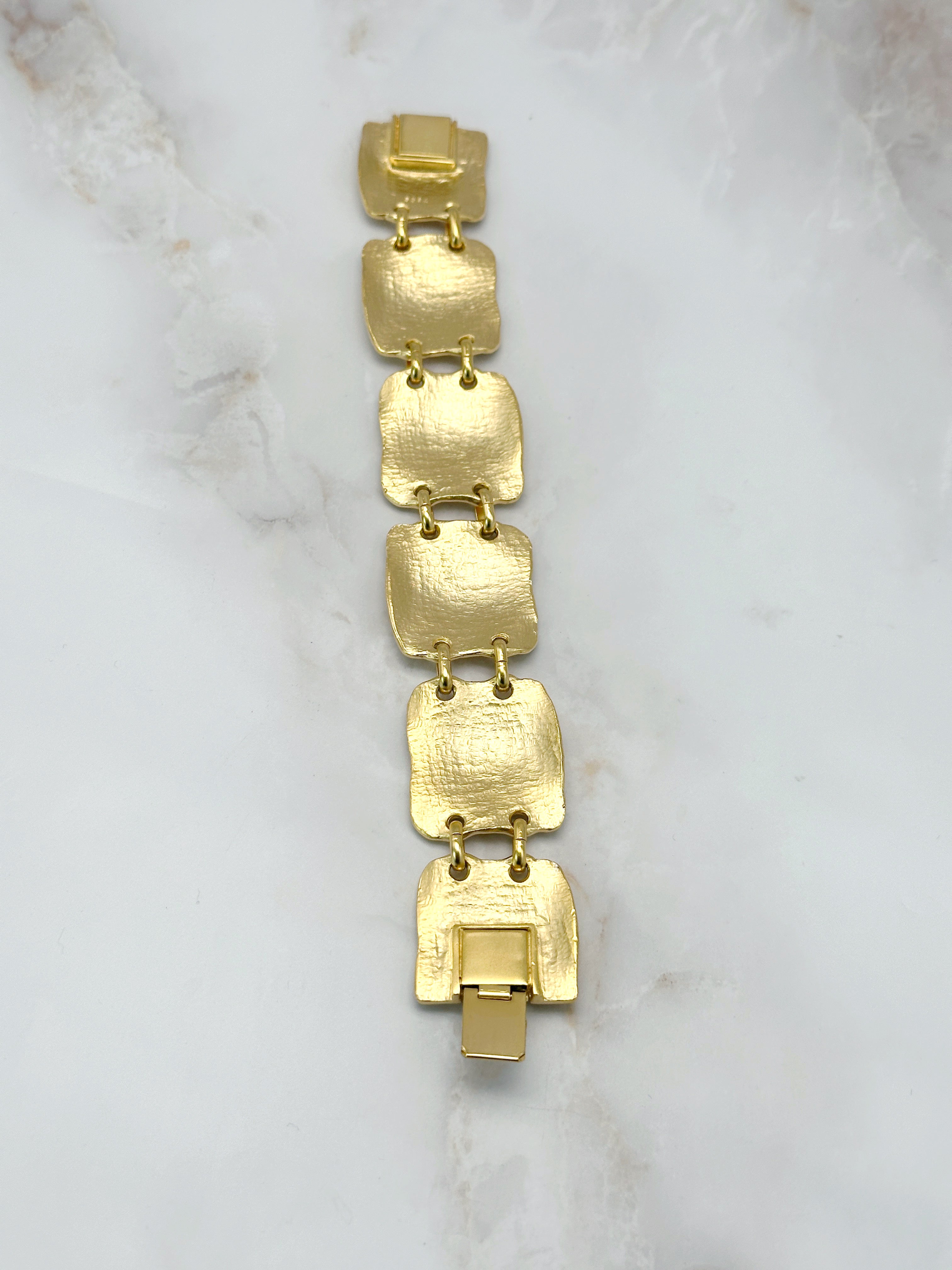 Matt vergoldetes Vintage Armband mit quadratischen Spiral-Gliedern