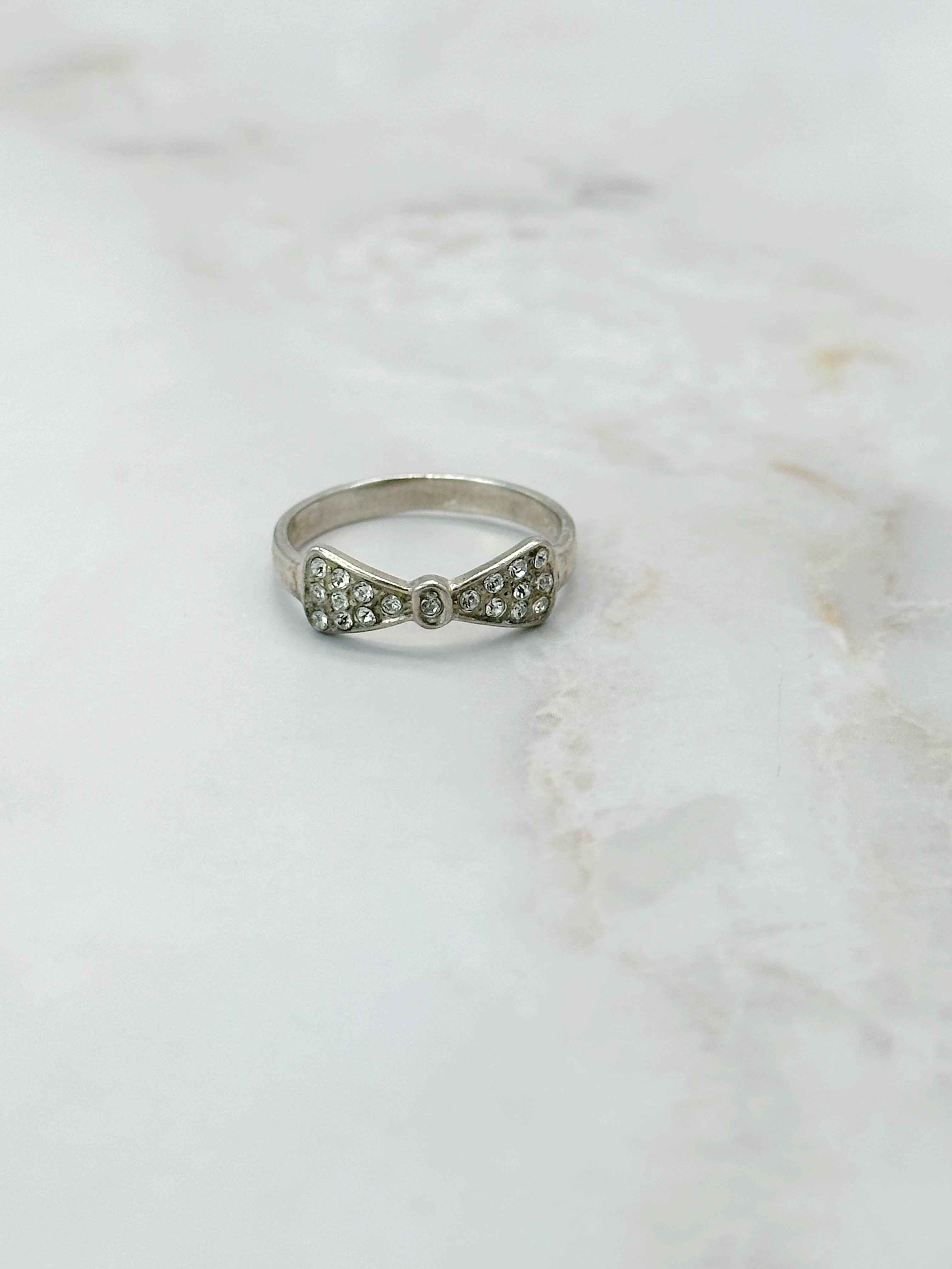 Eleganter Silberring "Masche" mit funkelndem Strass