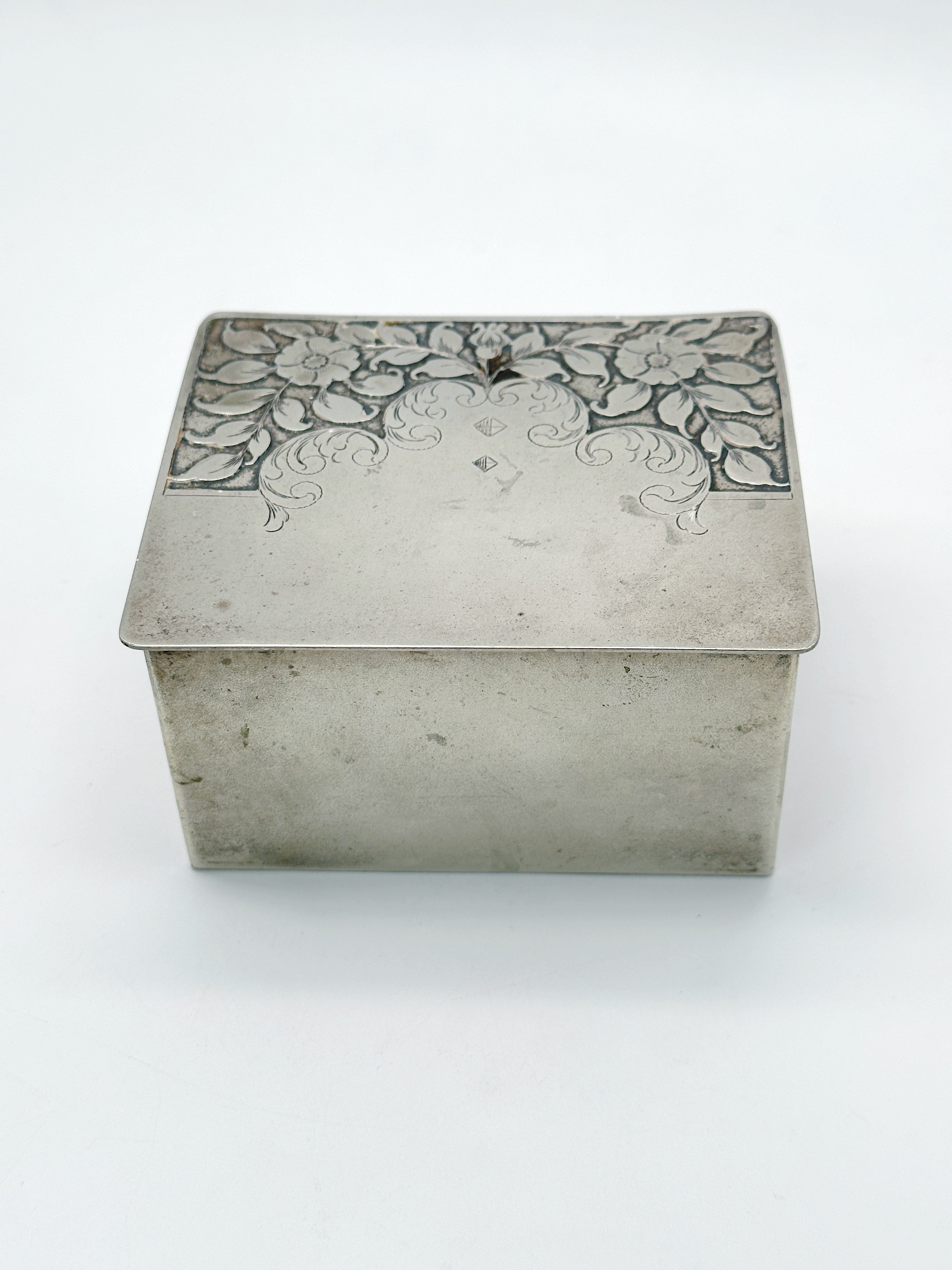 Jugendstil Dose Alpacca mit Blumenmotiv