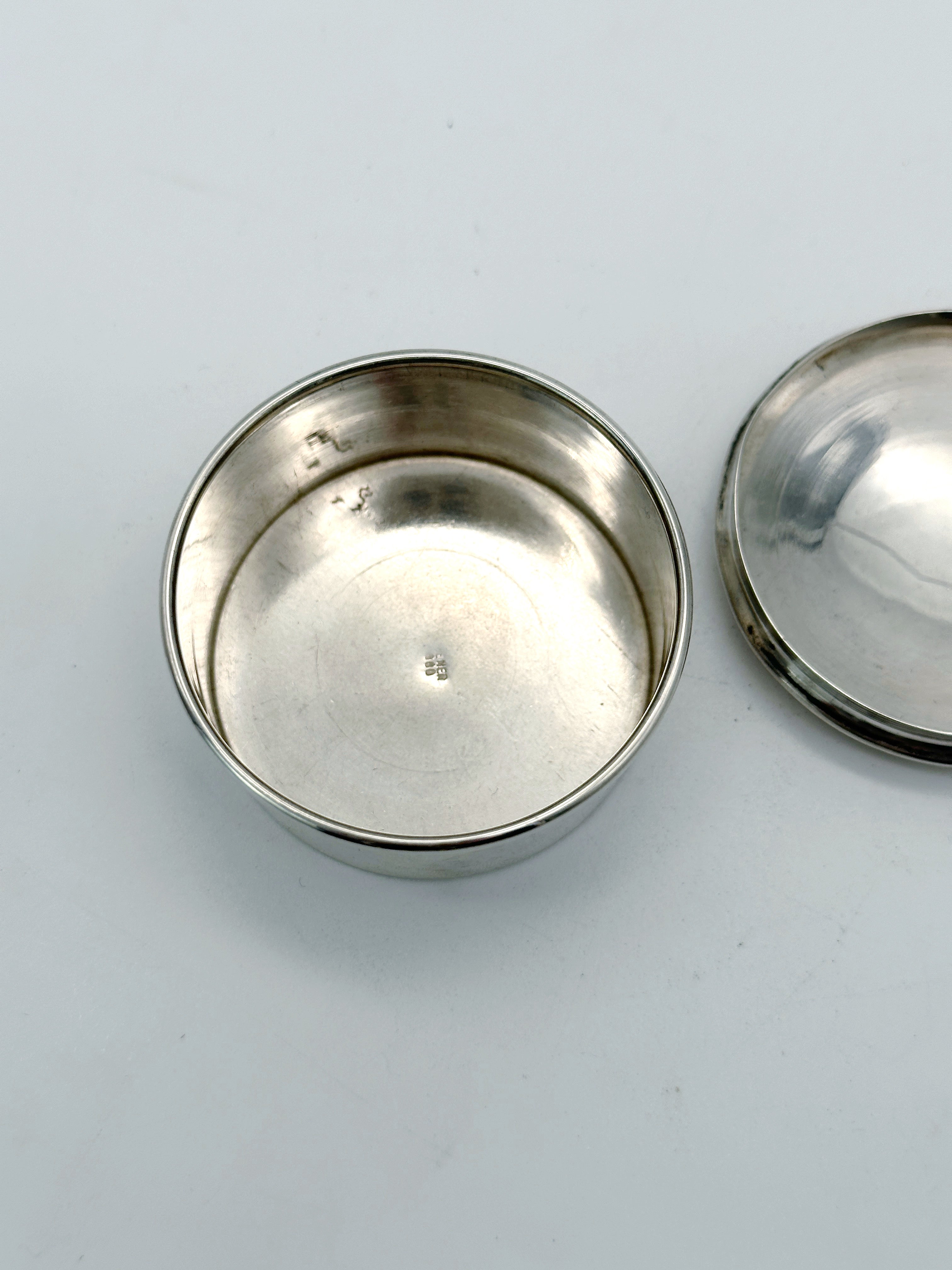 Pillendose aus Silber
