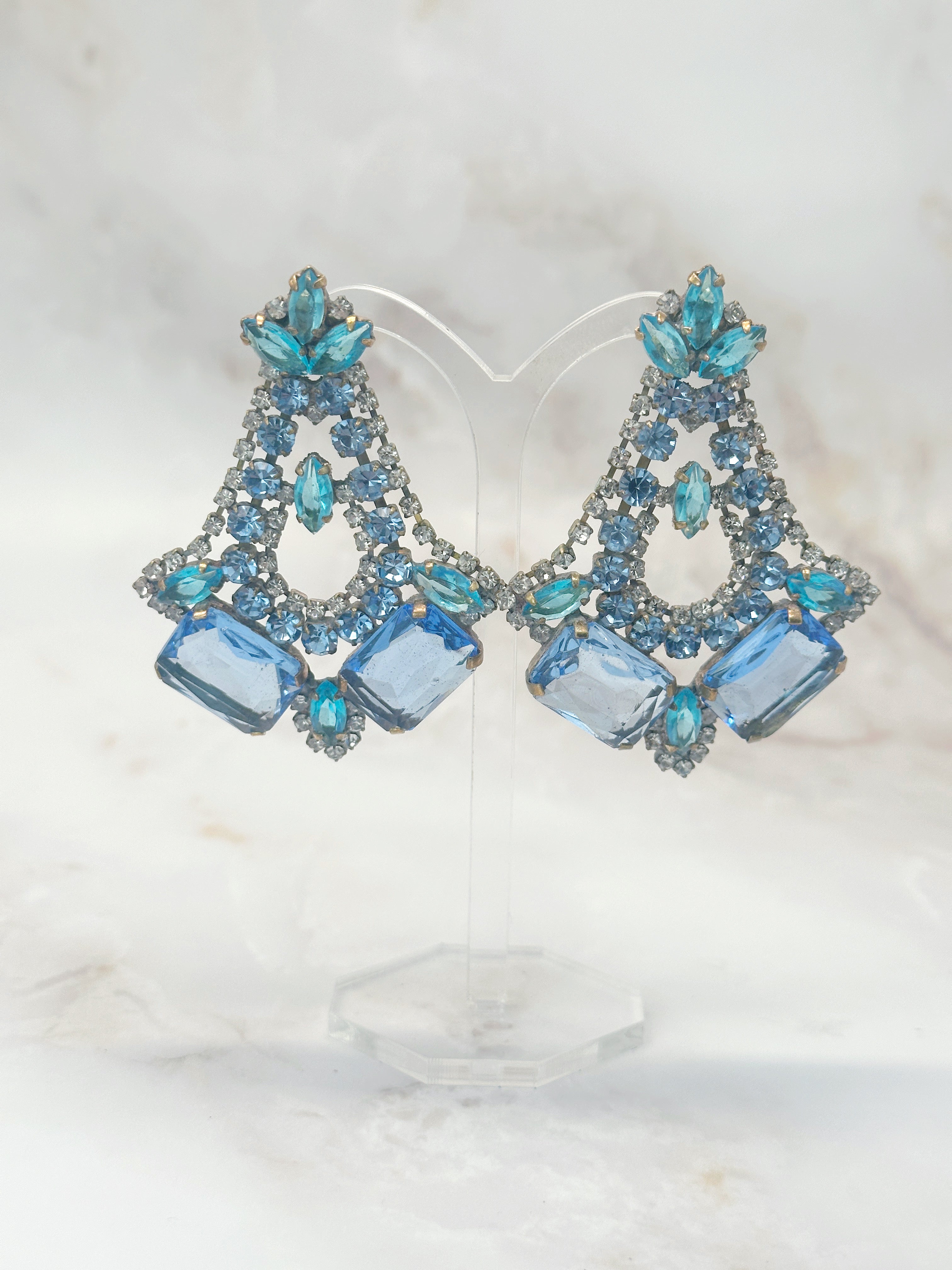 Opulente Gablonzer Ohrhänger in Blautönen