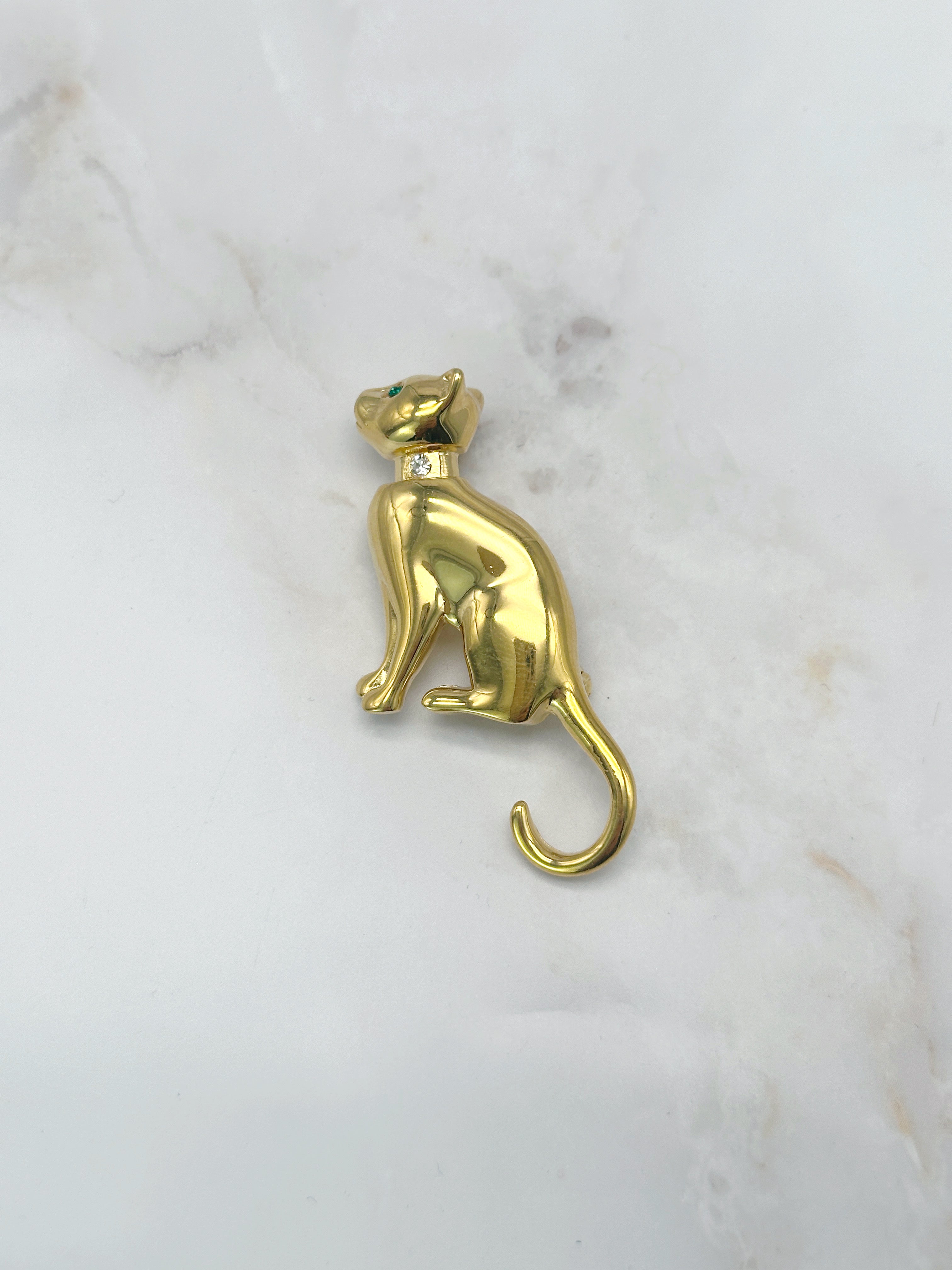 Vergoldete Vintage Brosche Katze mit grünem Strassauge