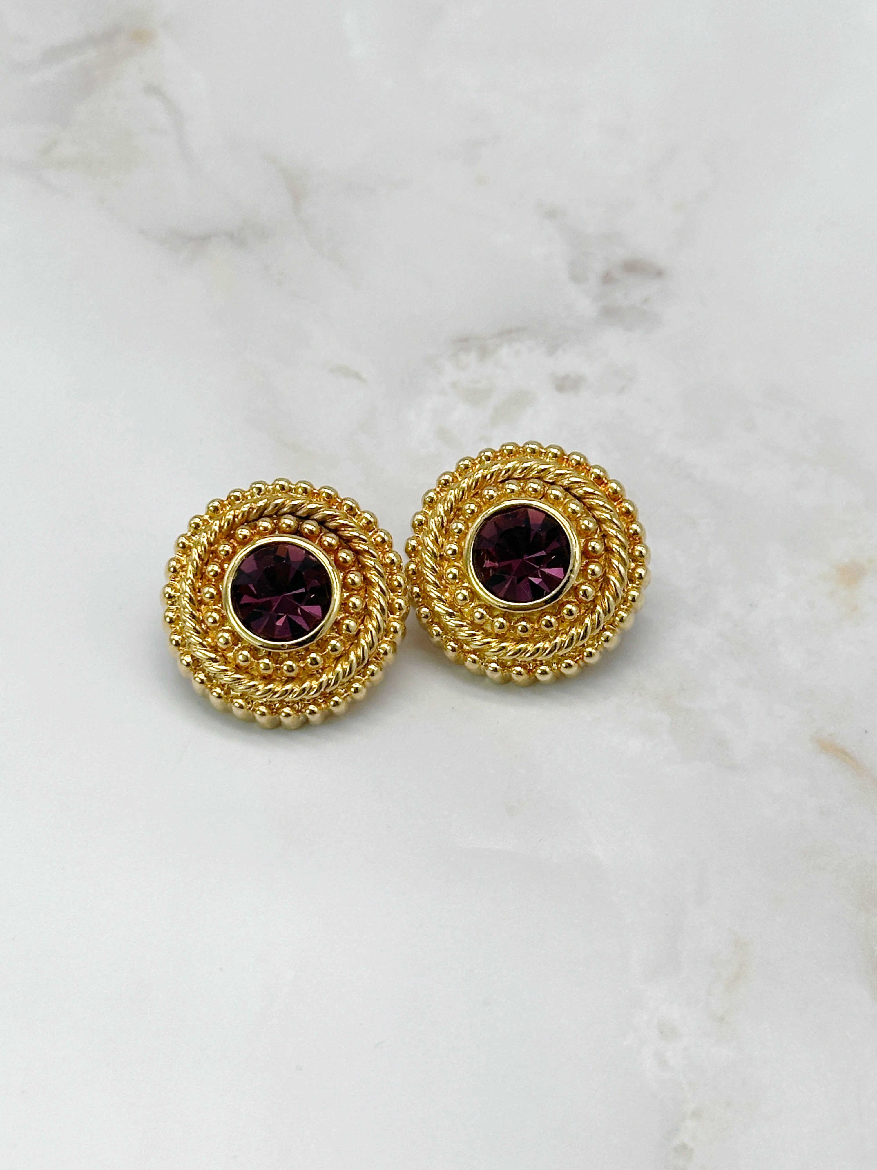 Signierte Swarovski Ohrstecker mit violettem Kristall