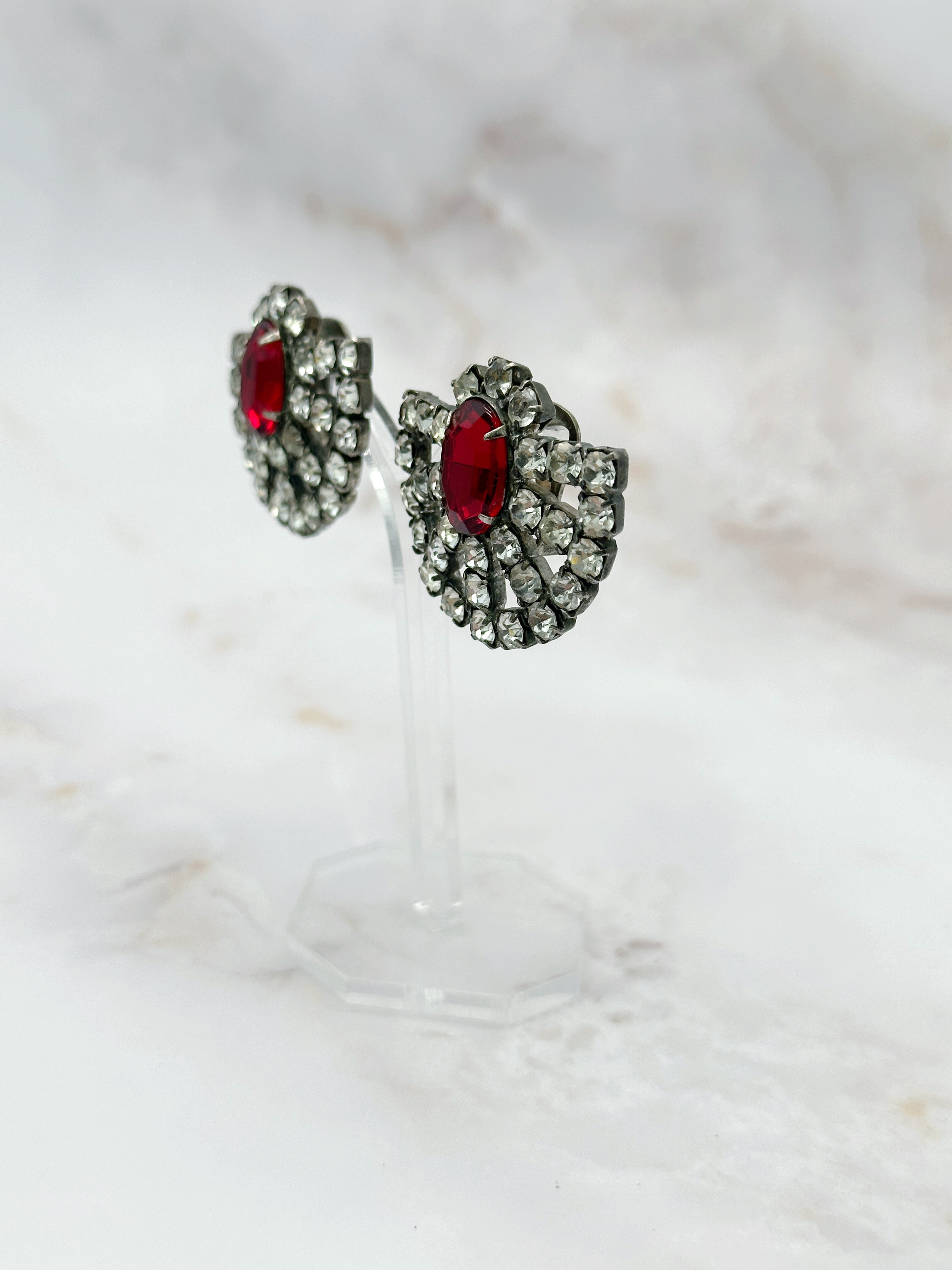 Vintage Strass-Ohrclips mit rotem Mittelstein