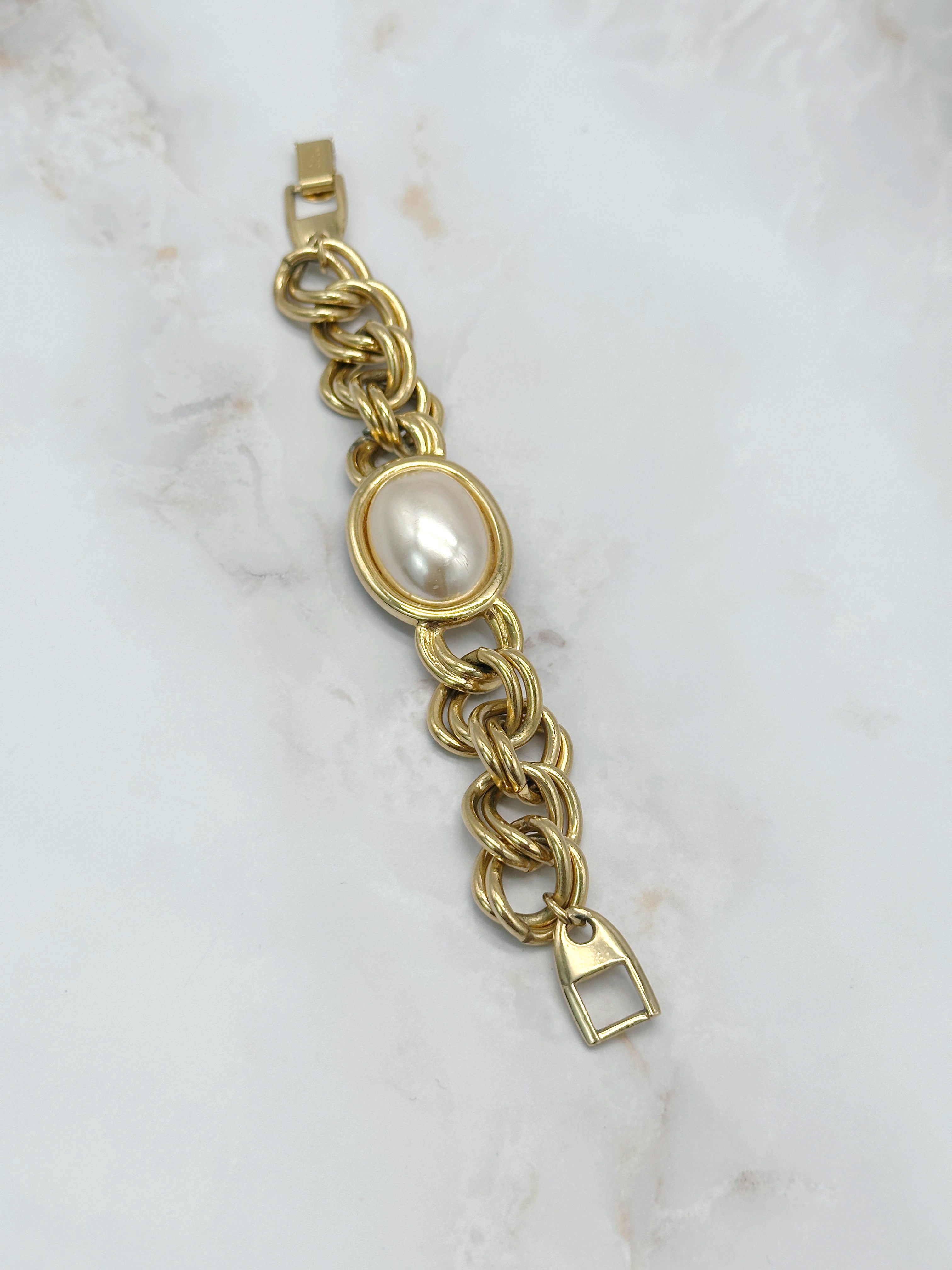 Vintage bracelet with faux pearl – timeless elegance by Napier
