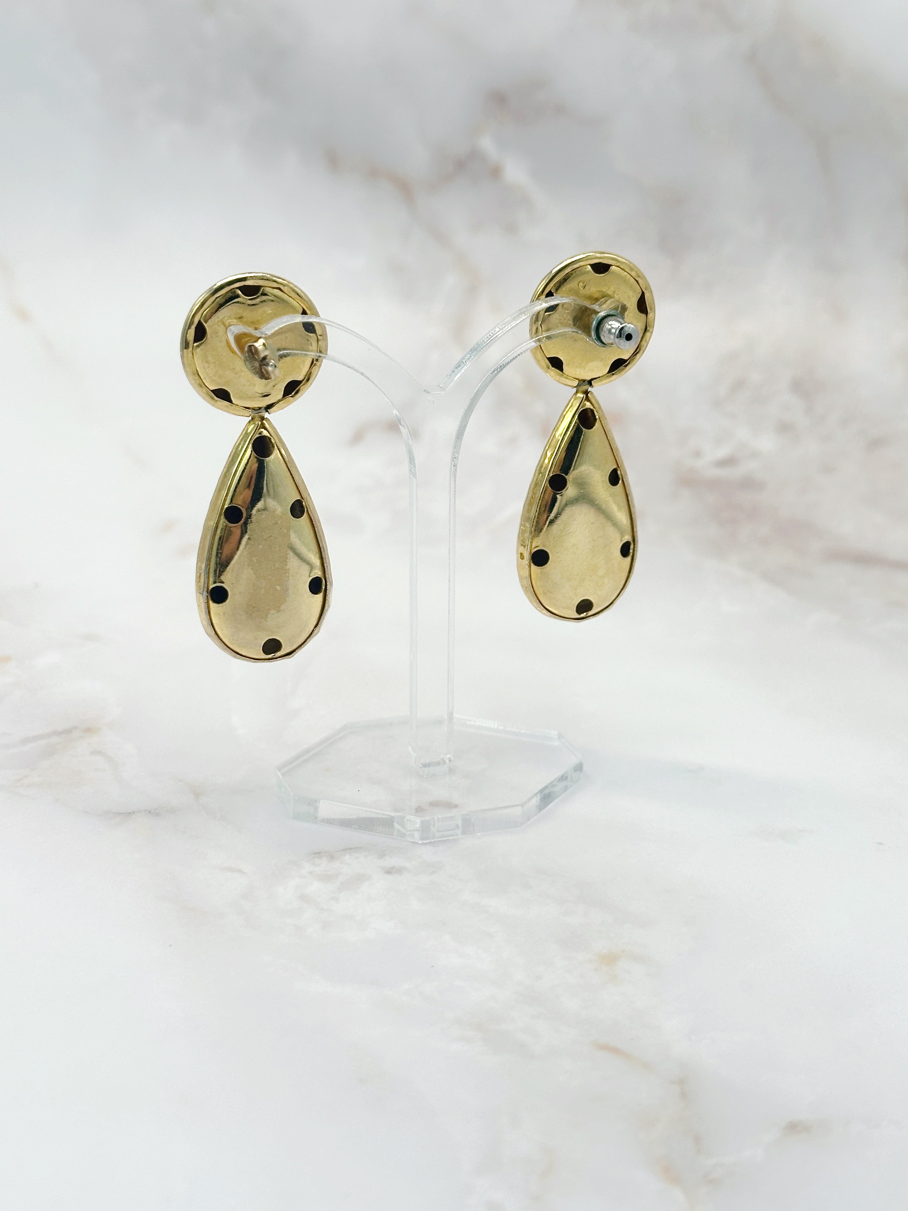 Lange Ohrhänger Tropfen aus gehämmertem Gold