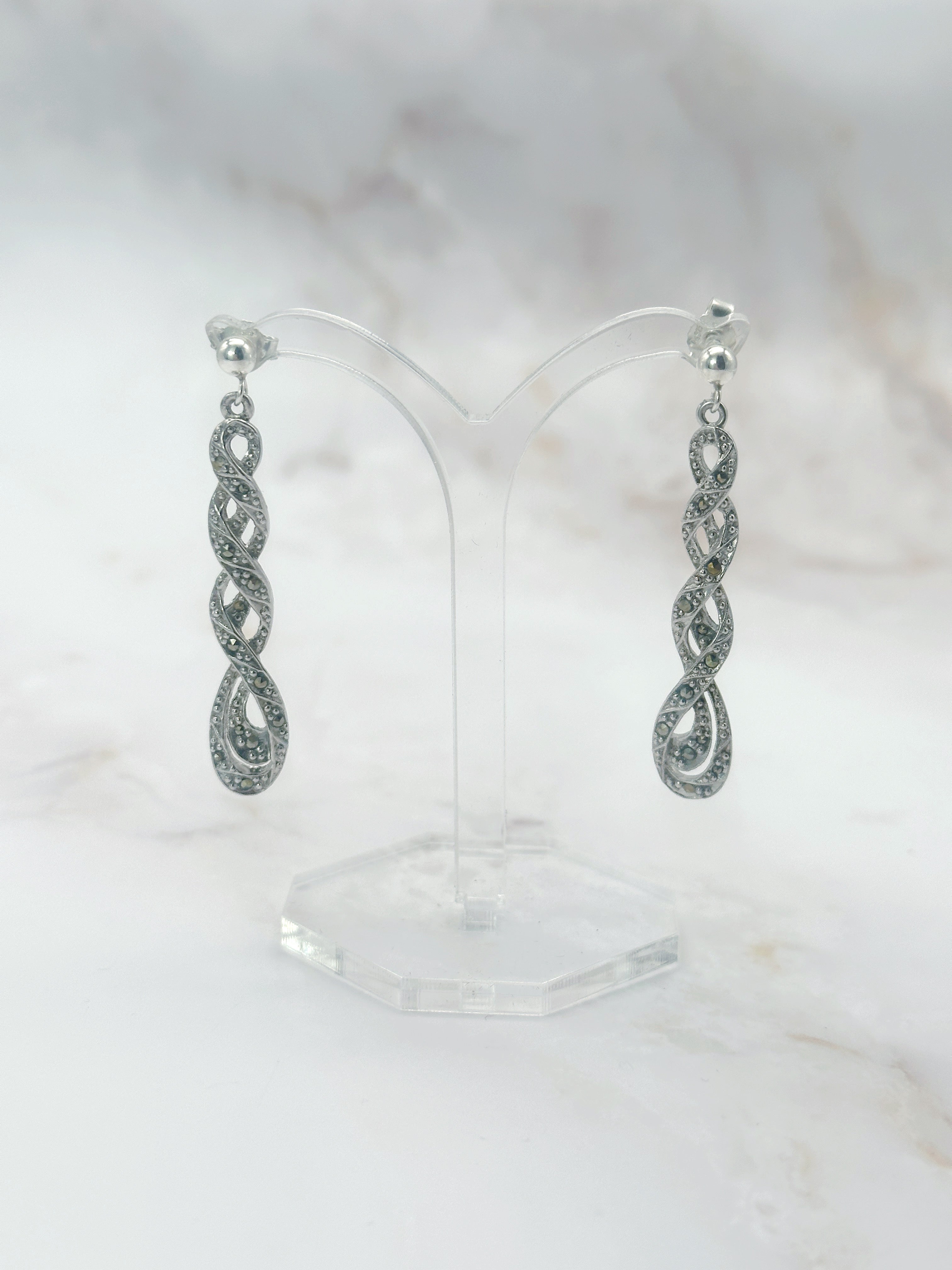 Vintage Ohrstecker mit Markasit in langer Tropfenform