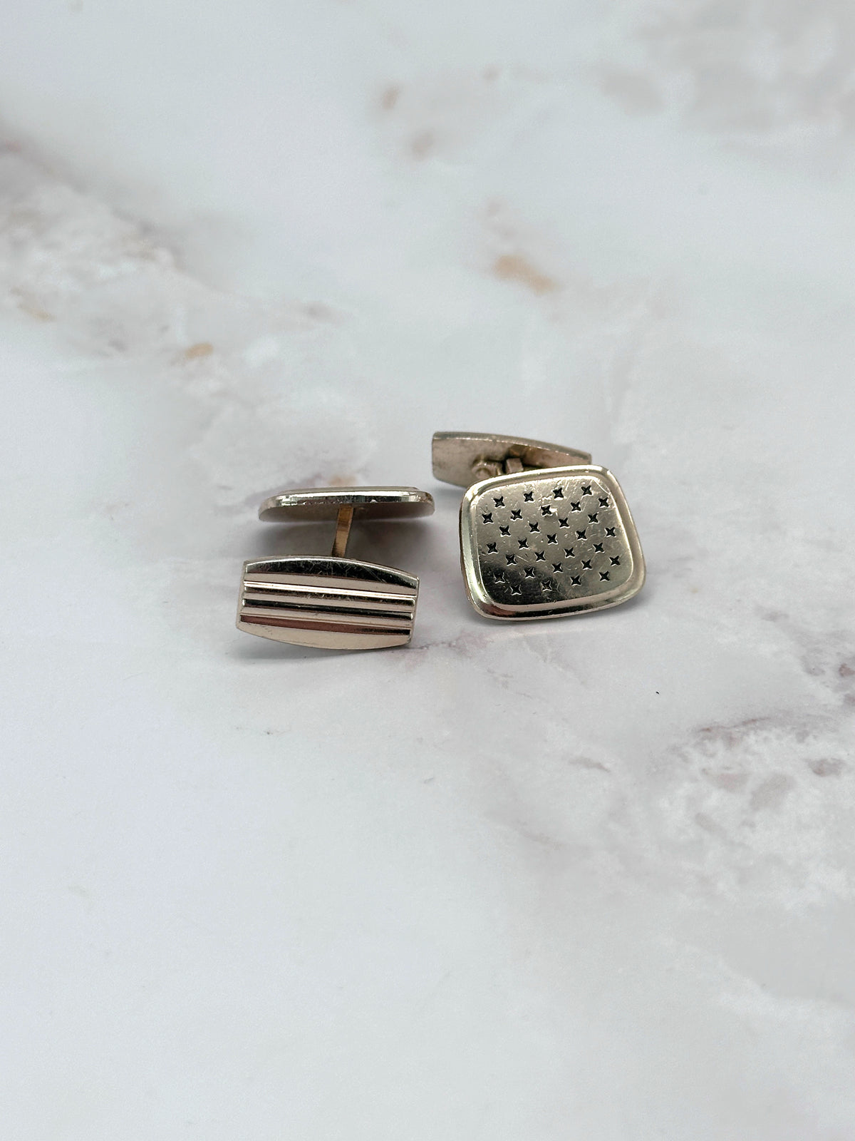 Vintage-Manschettenknöpfe aus Metall mit Sternchenmotiv