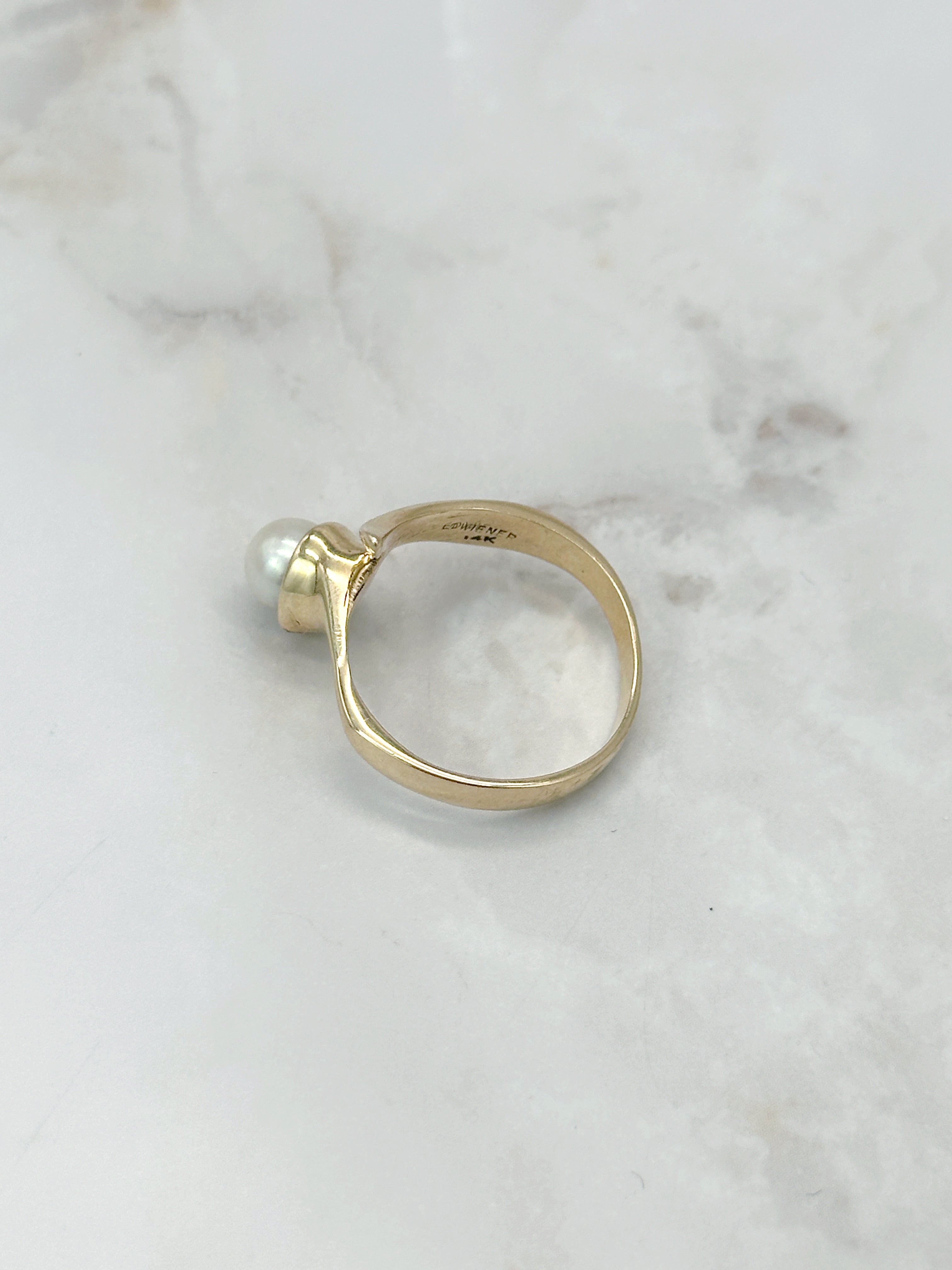 Abstrakter Ring in 585 Gelbgold mit Zuchtperle
