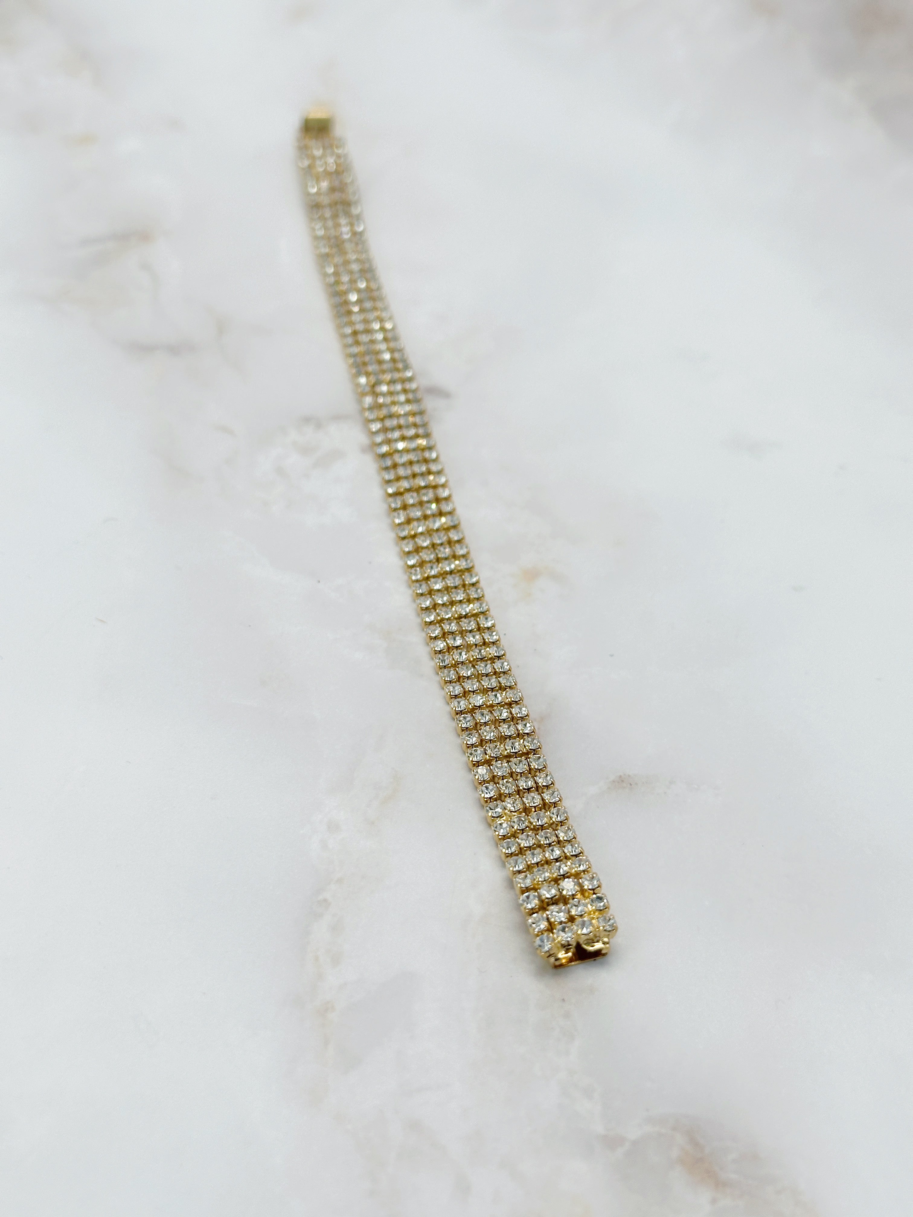 Vergoldetes Vintage Armband mit vier Reihen feinem Strass