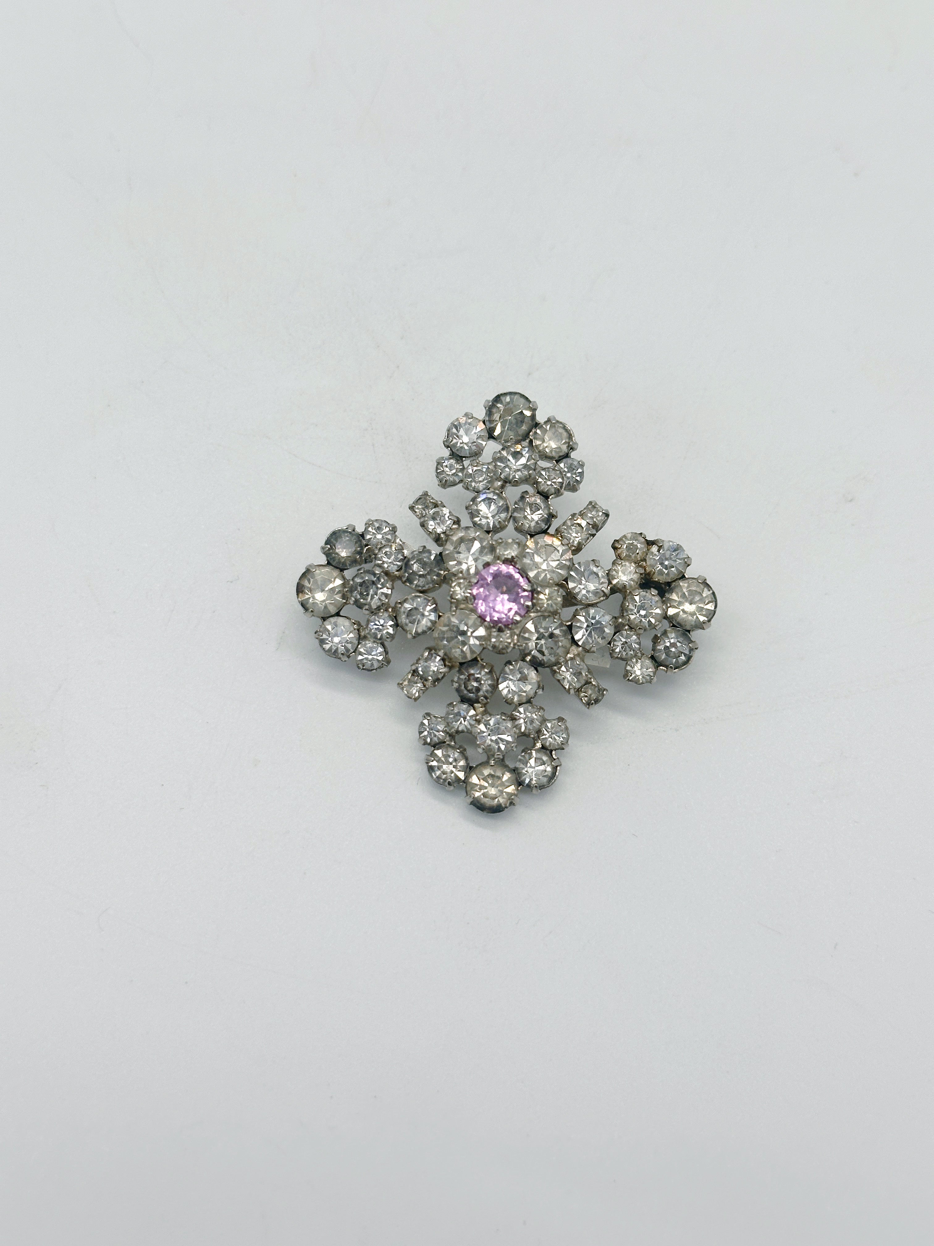 Quadratische Vintage Strass-Brosche mit rosa Kristall