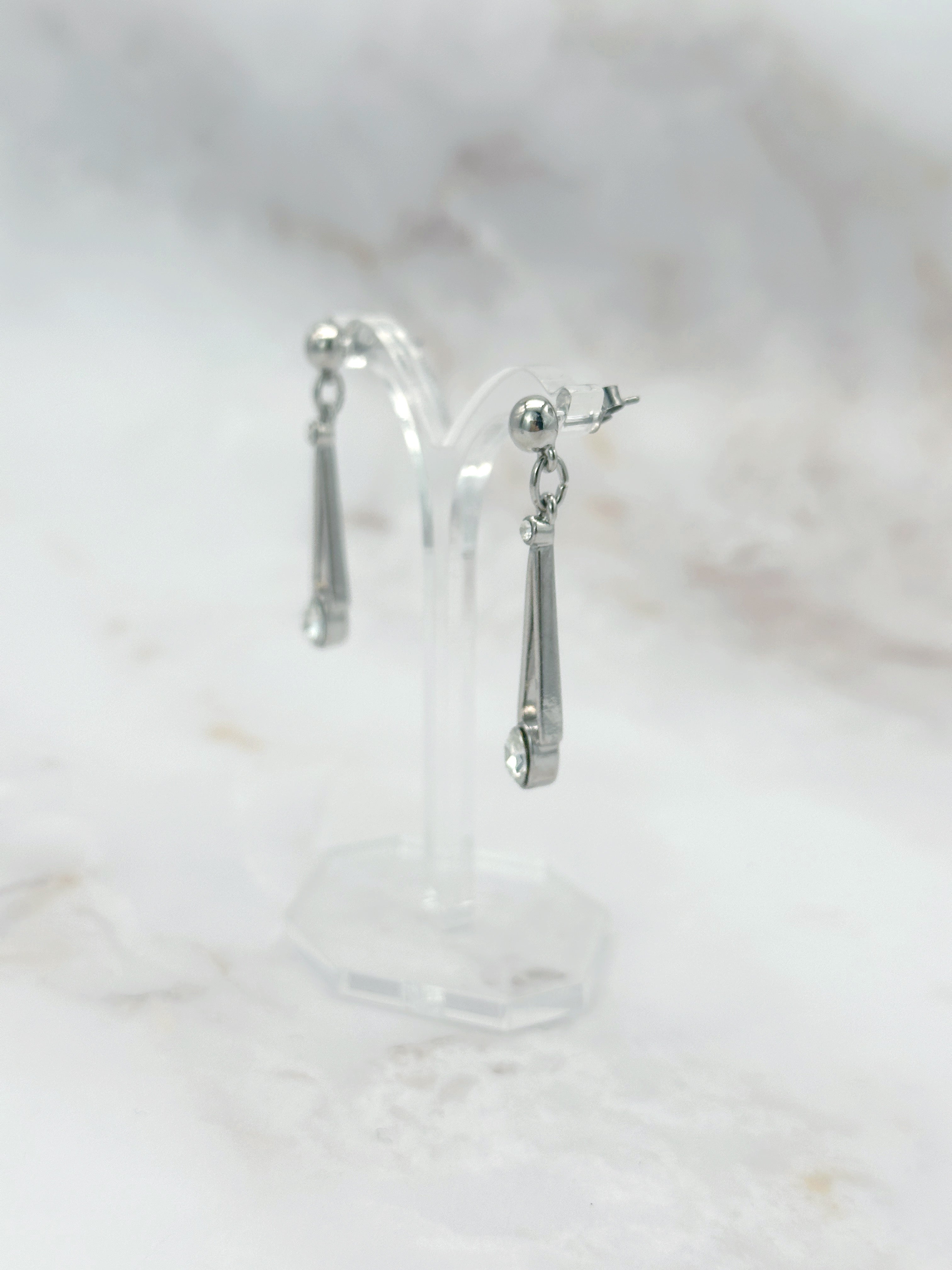 Signierte Vintage Ohrgehänge minimalistisch mit ovalem Strass
