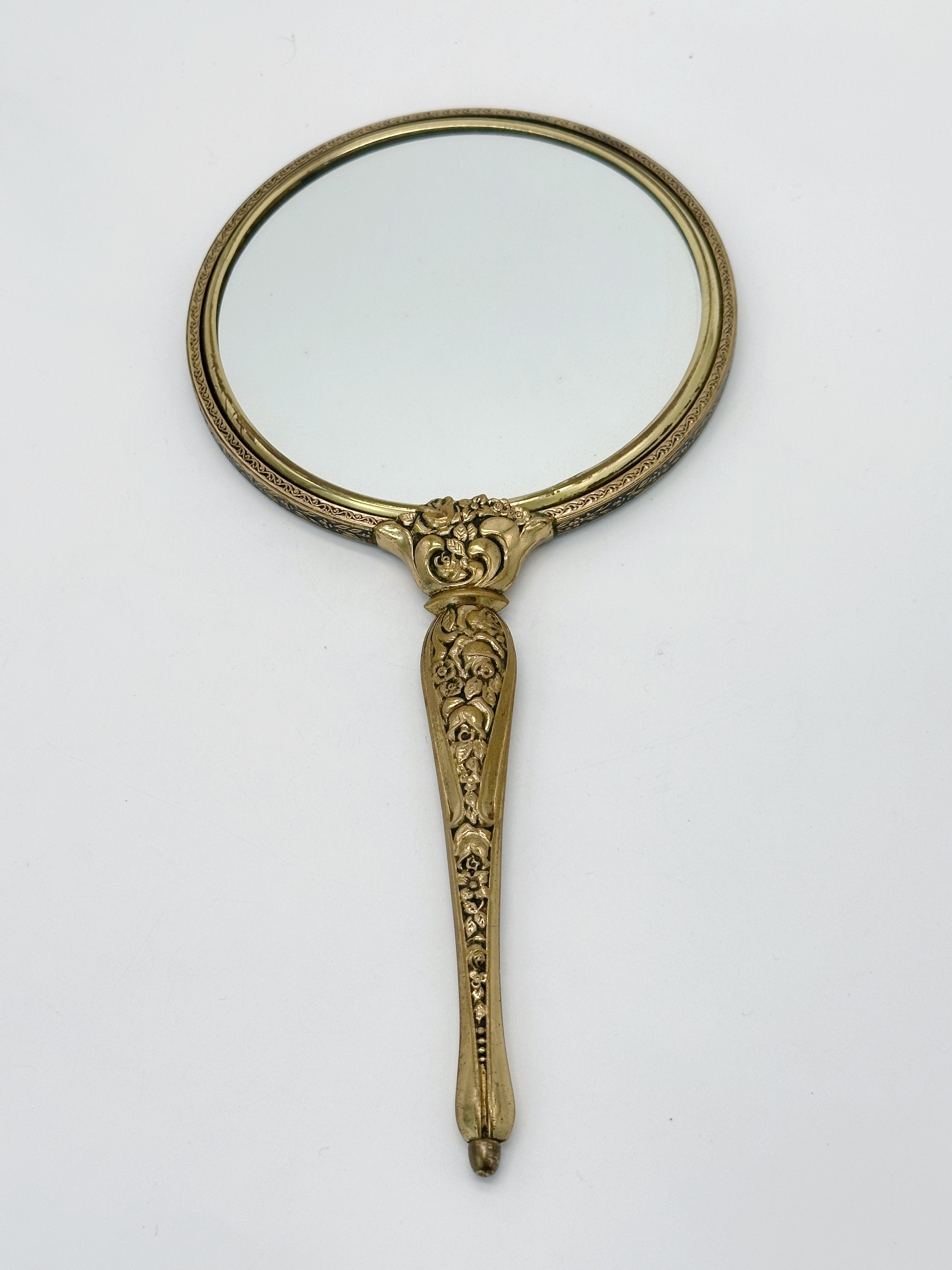 Romantischer Vintage Handspiegel aus Messing mit floralem Dekor