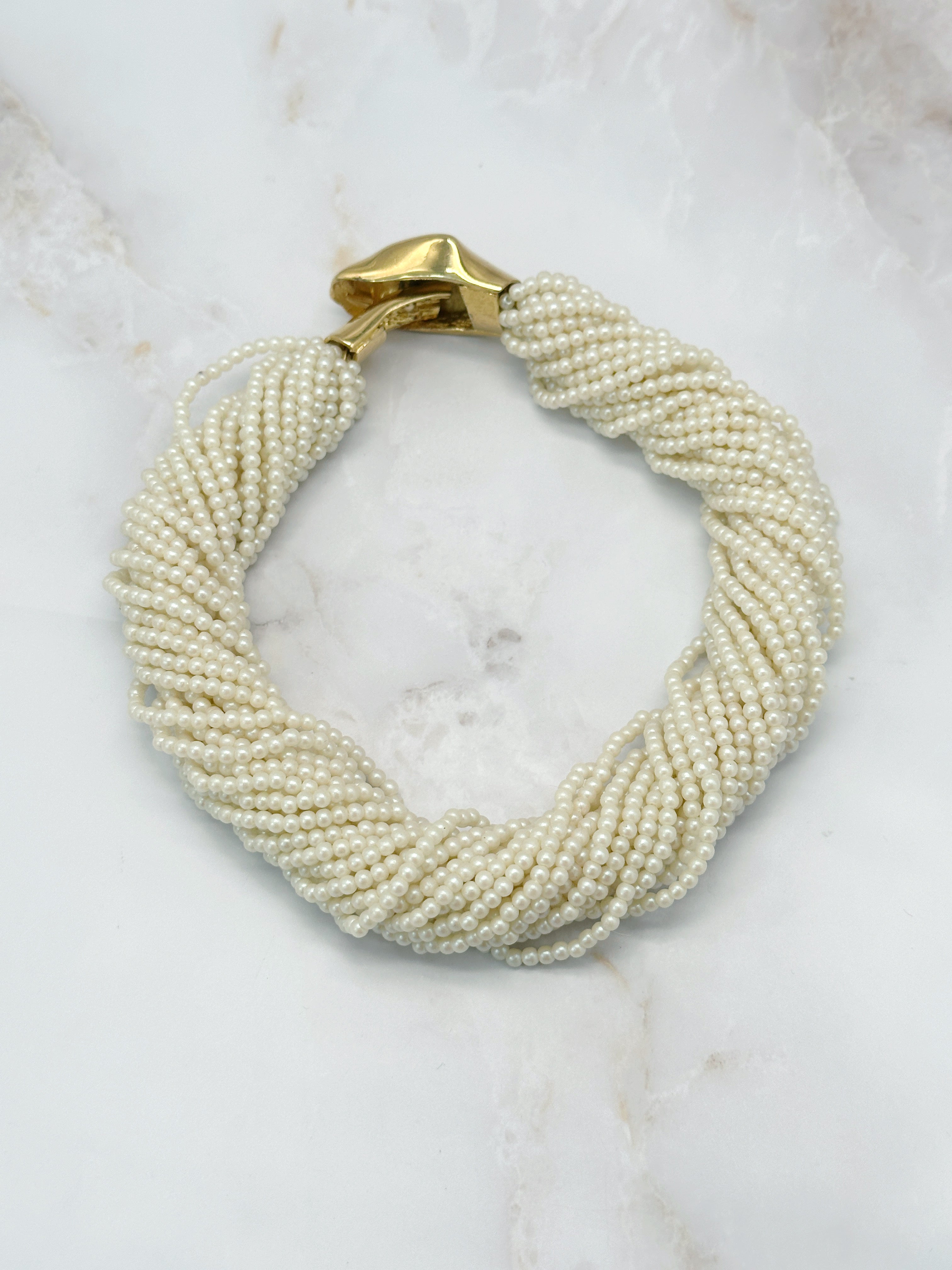 Vintage Collier aus Kunstperlen-Strängen mit Pantherkopf-Verschluss