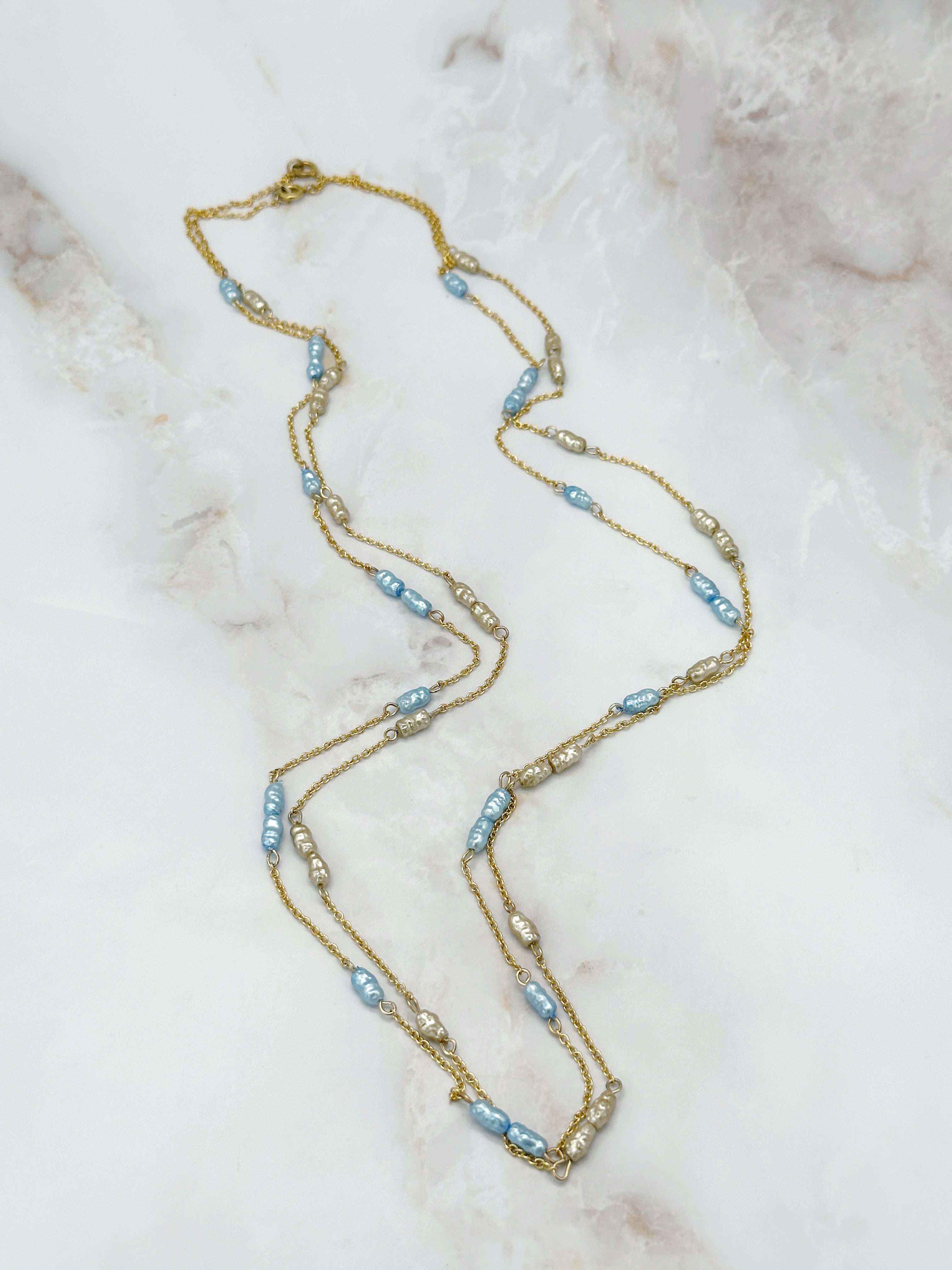 Lange Vintage Halskette mit Imitationsperlen in Champagner oder Blau
