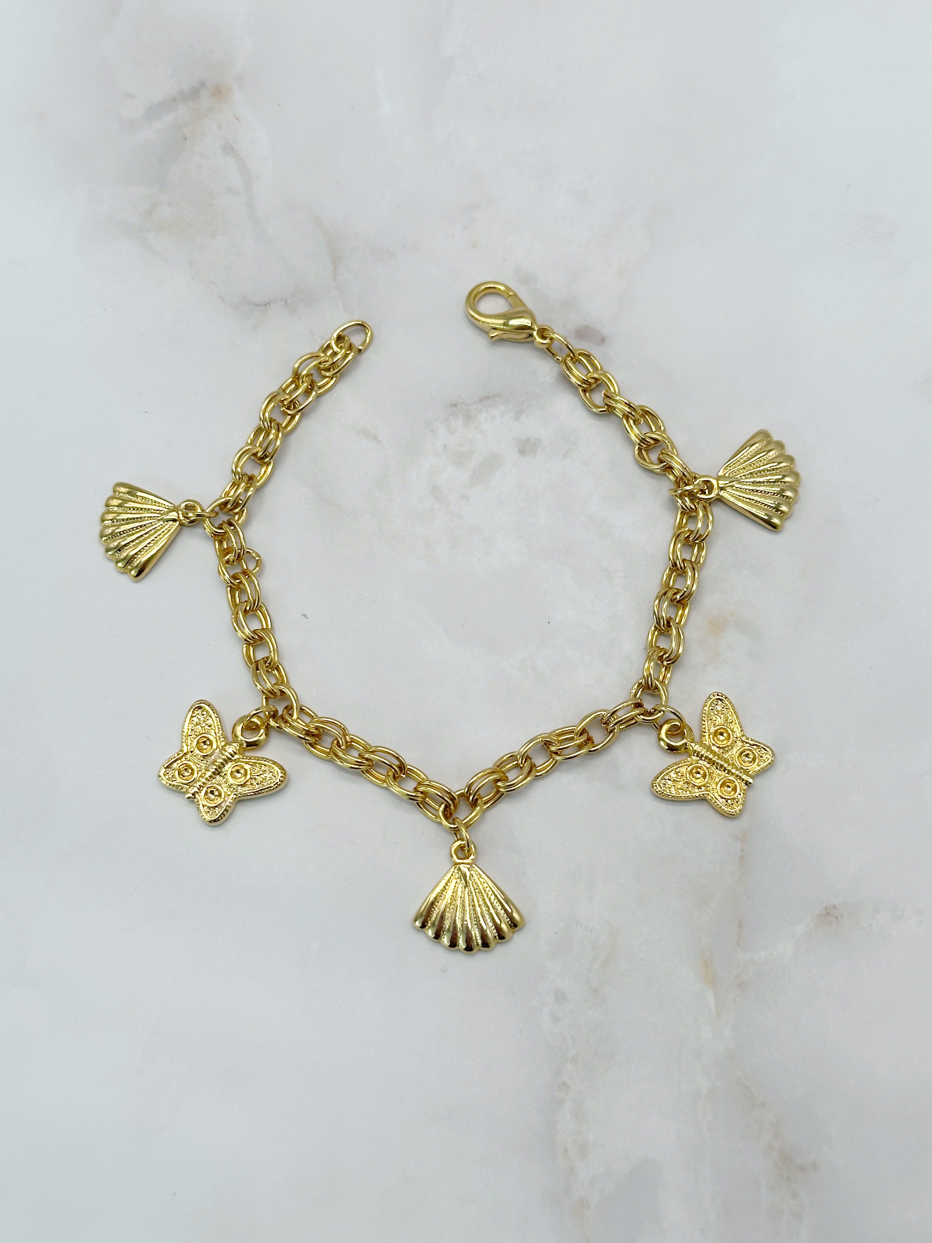 Armband Vergoldet mit Muschel & Schmetterling Anhängern