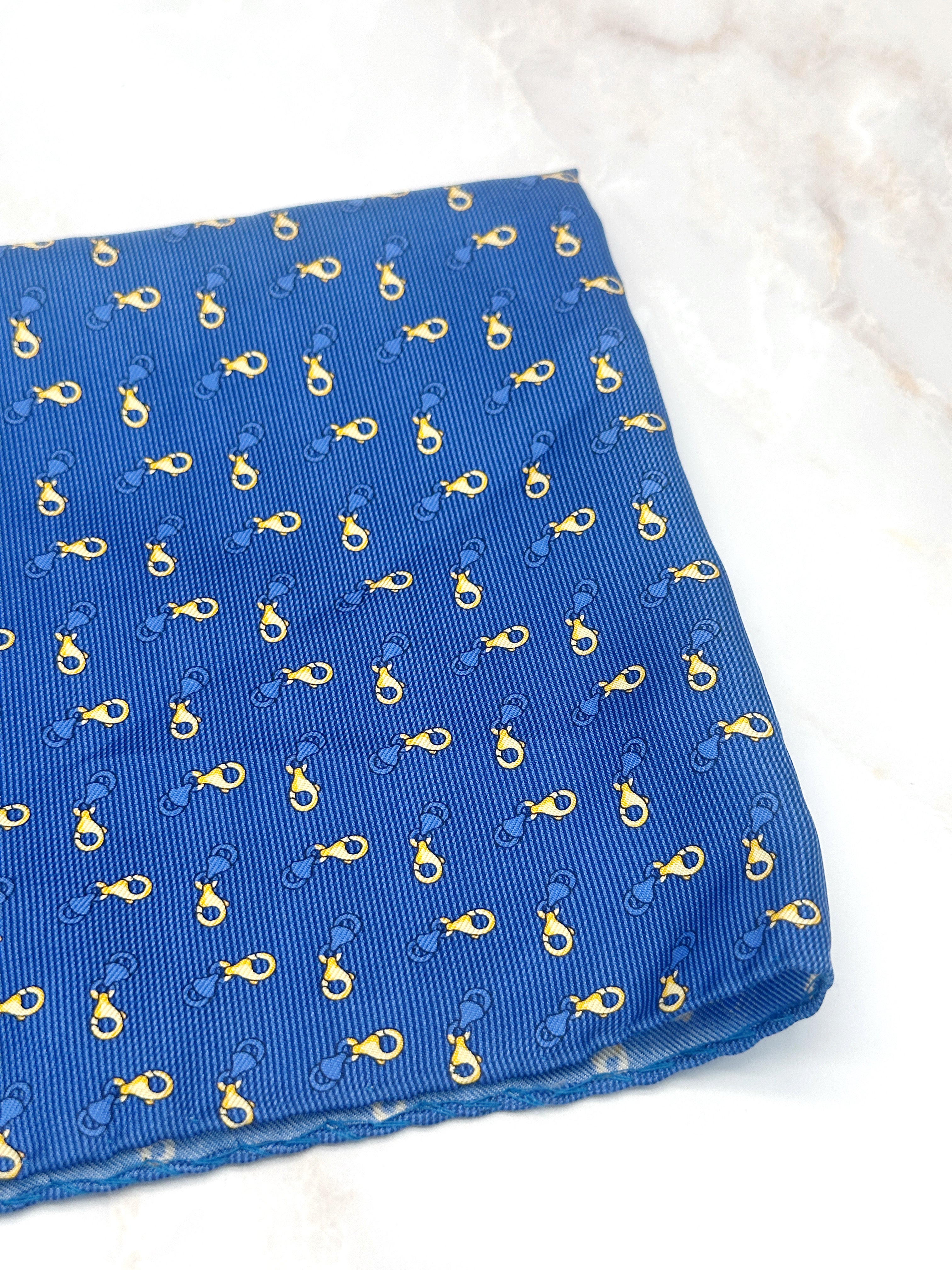 Einstecktuch aus Seide mit Karabiner-Muster in Blitzblau und Gold