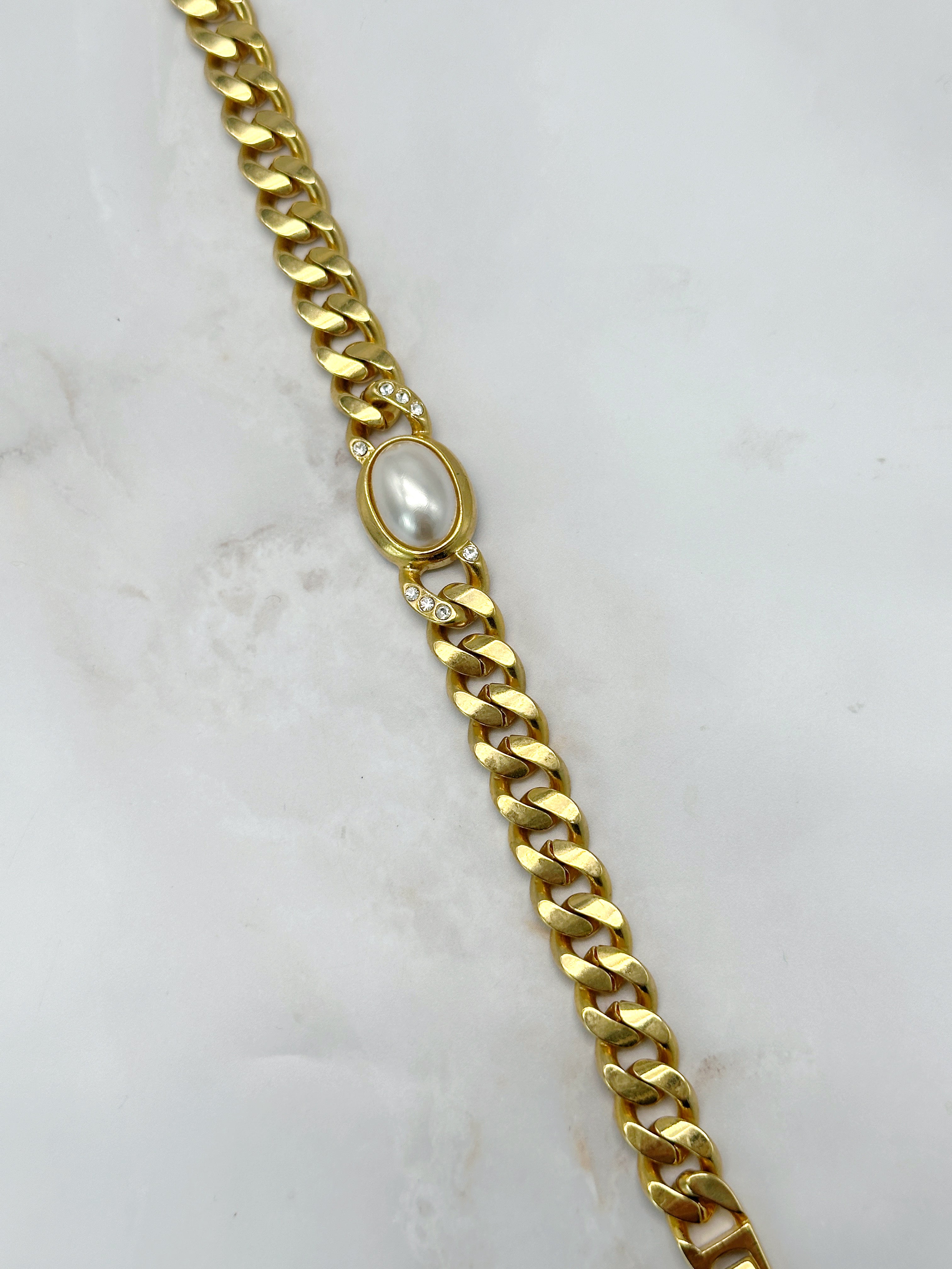 Vergoldetes Vintage Panzer-Armband mit Kunstperlen- & Strass-Mittelstück