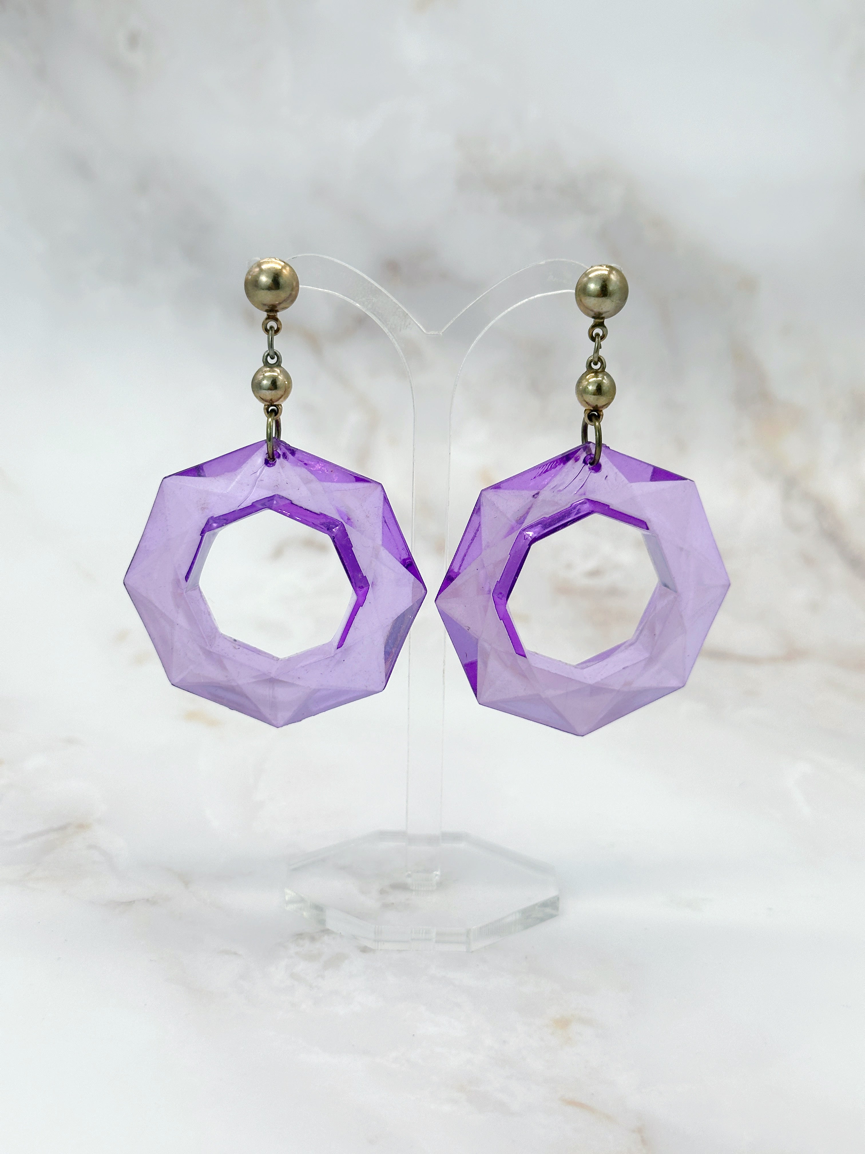 Lila Vintage Ohrhänger aus geschliffenen Acryl-Ringen