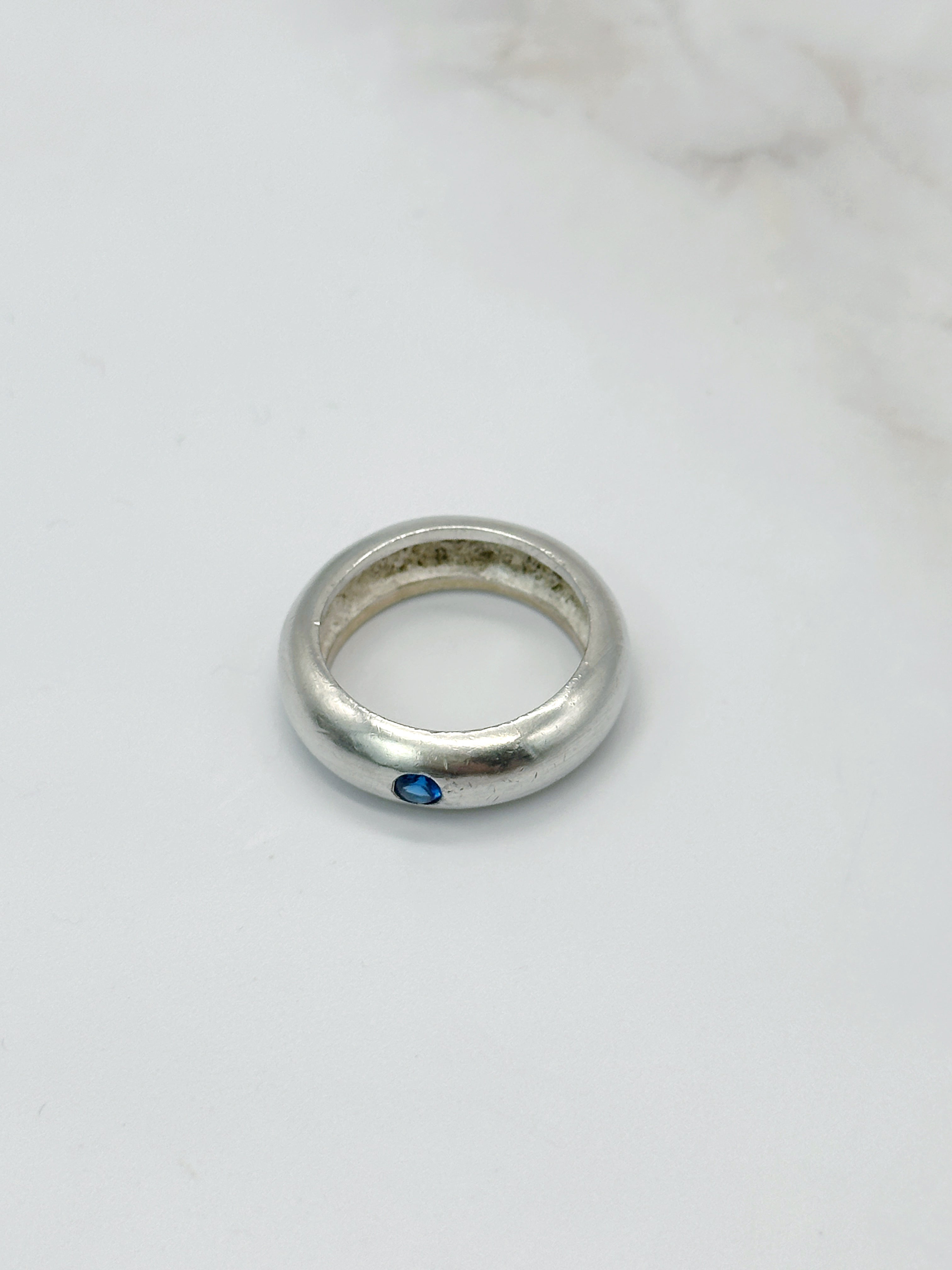 Eleganter Vintage Ring mit blauem Glasstein