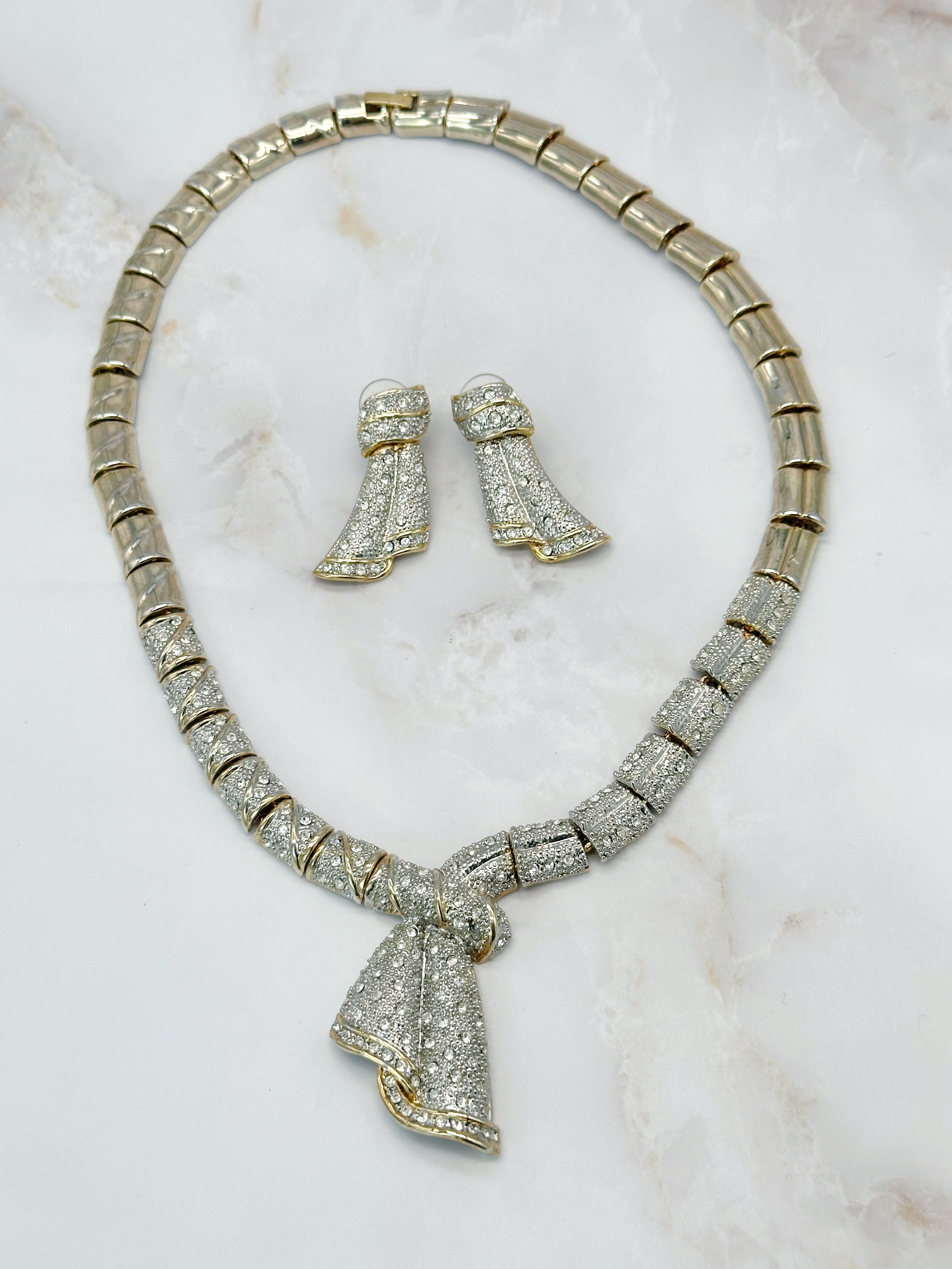Exquisites Vintage Schmuckset mit Collier & Ohrhängen, Strass & vergoldet