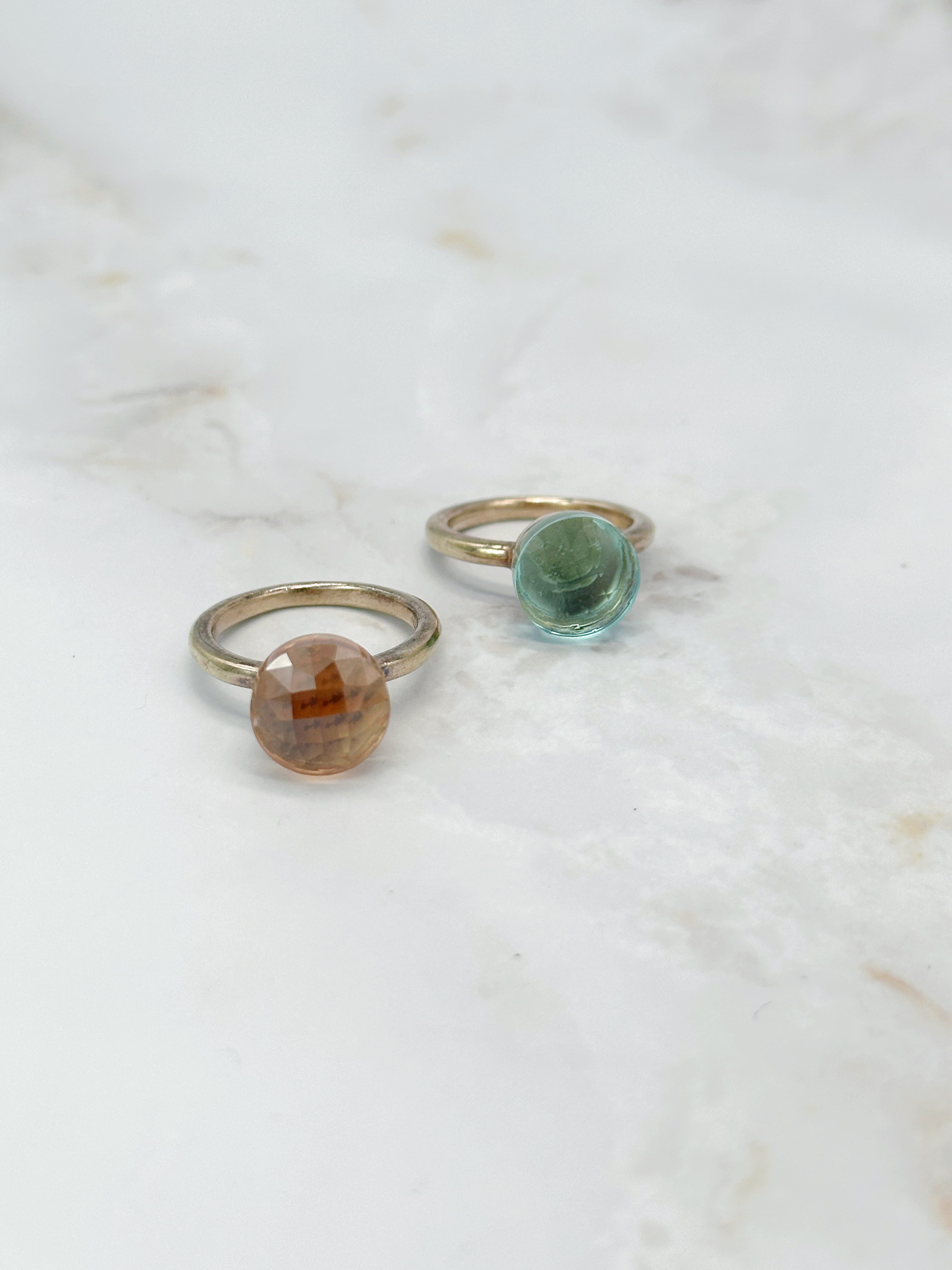 Eleganter Silberring vergoldet mit Glasstein in Pfirsich oder Hellblau