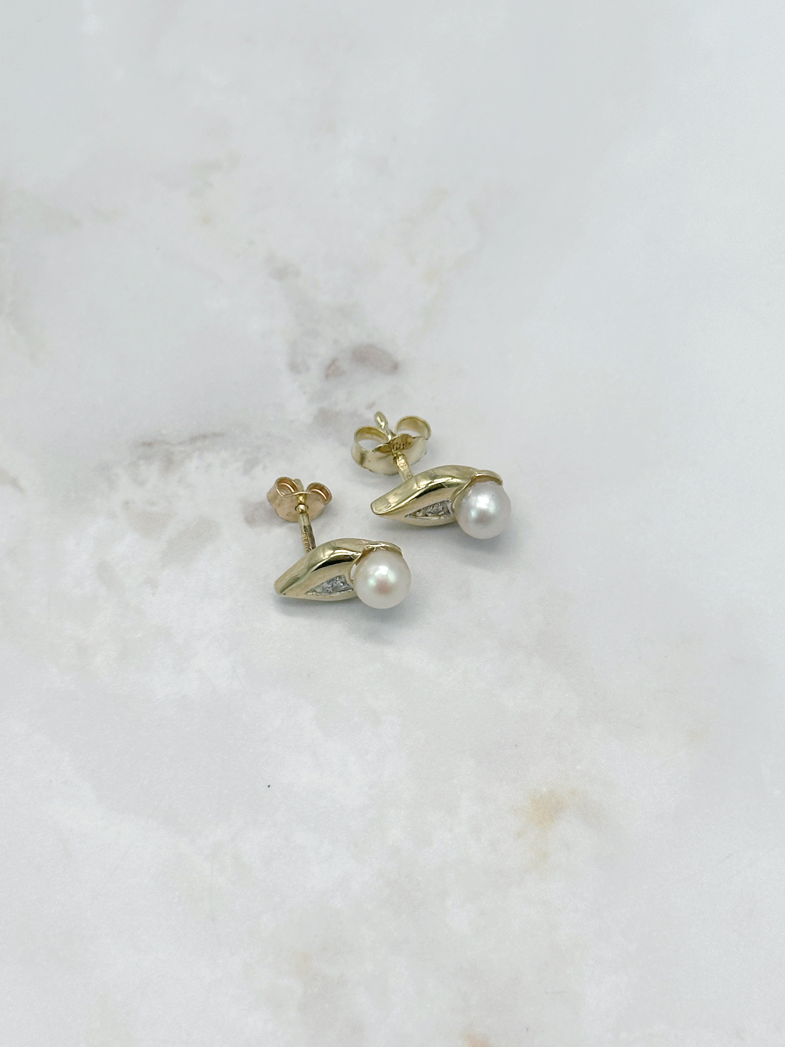 Vintage Ohrstecker mit Perle in 585 Gelbgold
