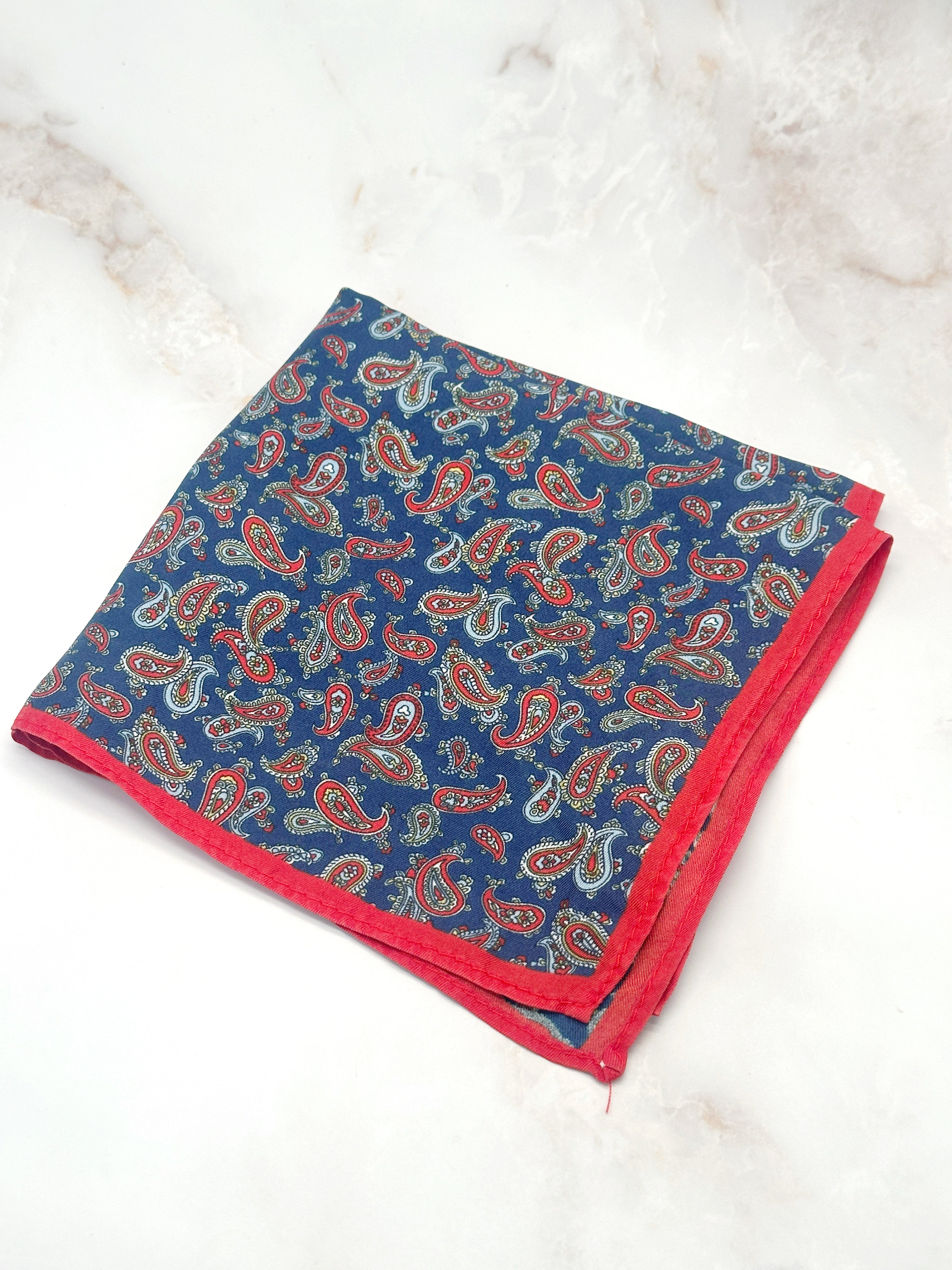 Einstecktuch aus Seide mit Paisley-Muster in Rot und Blau