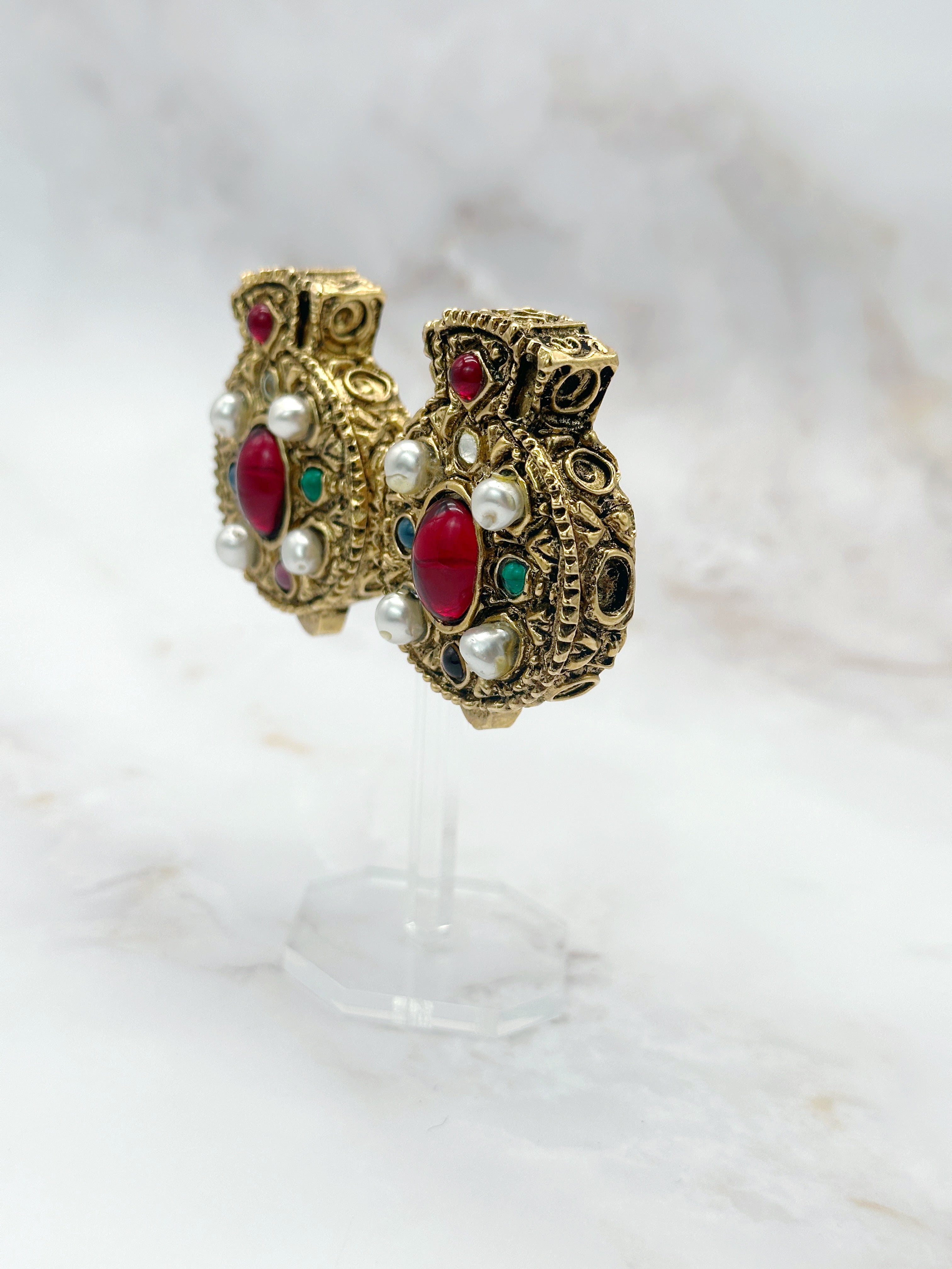 Elegante Vintage Ohrclips mit Kunstperlen und Glascabochons