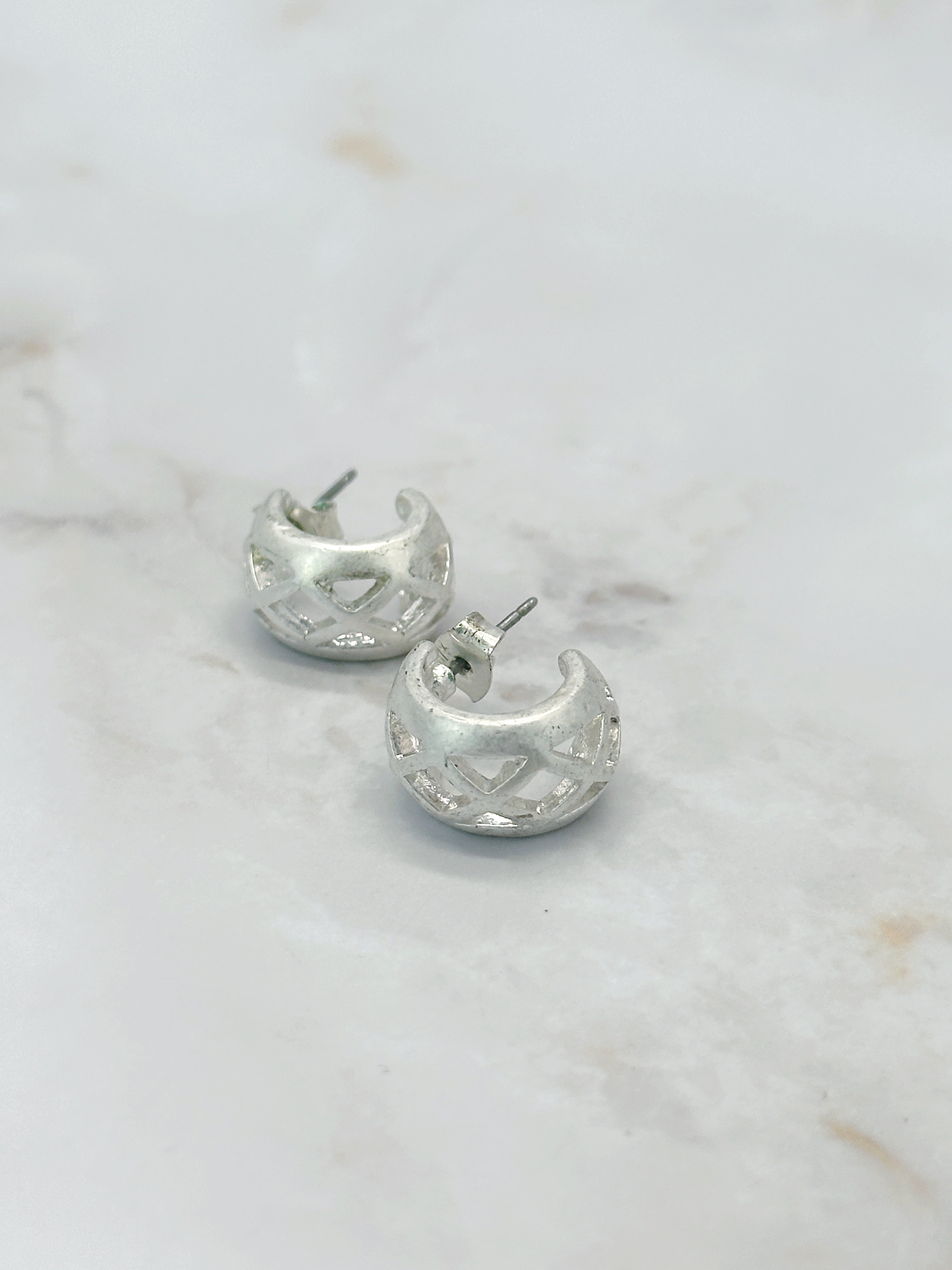 Signierte Dyrberg Kern Vintage Creolen mit Cut-outs